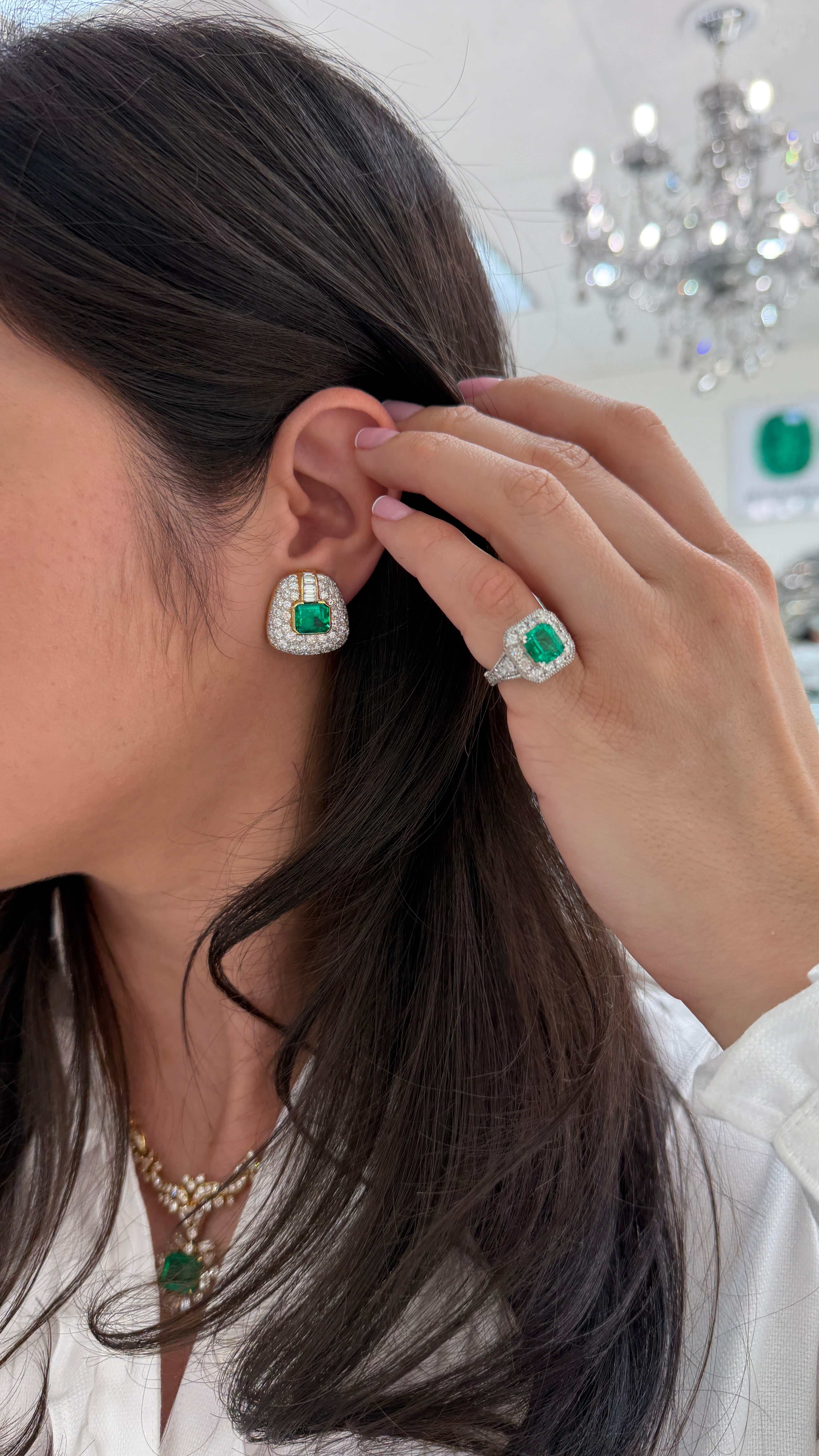 11.40カラット AAA+ コロンビア産エメラルド&ダイヤモンド ステートメントイヤリング 18K