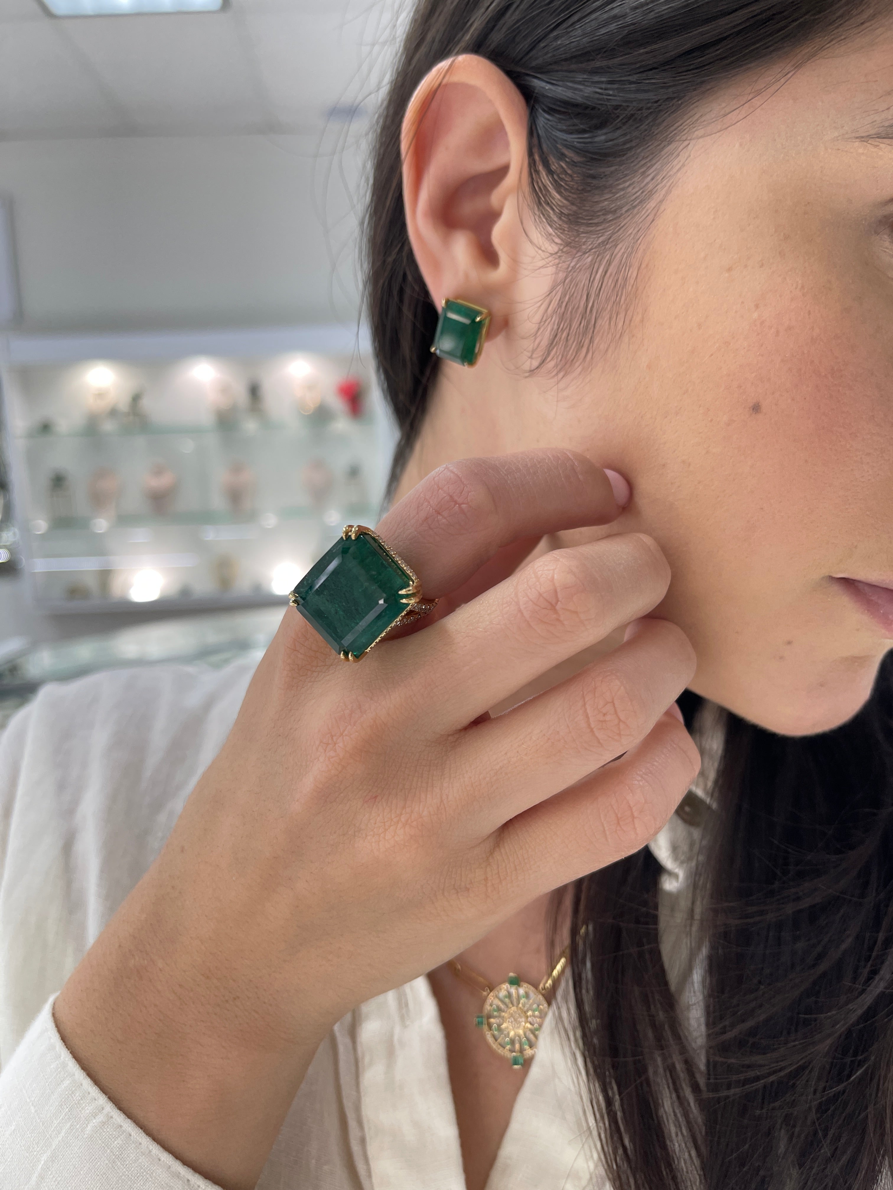 37.28 carat XXL Natural Emerald Solitaire with Diamond Hidden Halo/Split Shank Statement Ring 18K - JR Colombian Emeralds