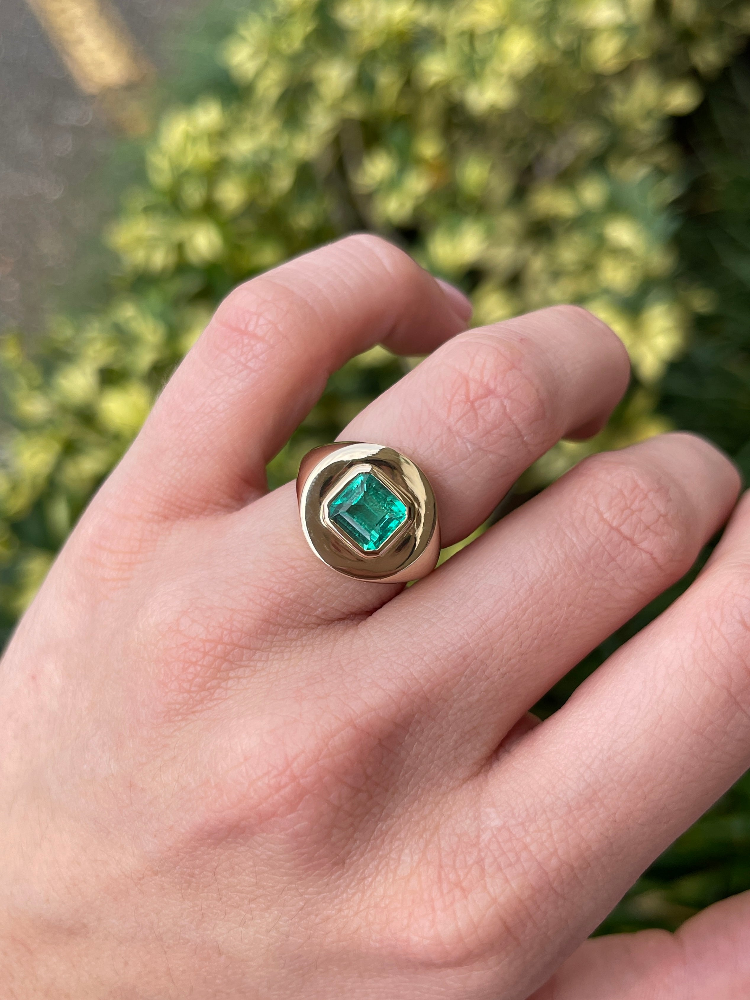 1.50cts 18K Colombian Emerald Mens Bezel Solitaire Signet Ring - JR Colombian Emeralds