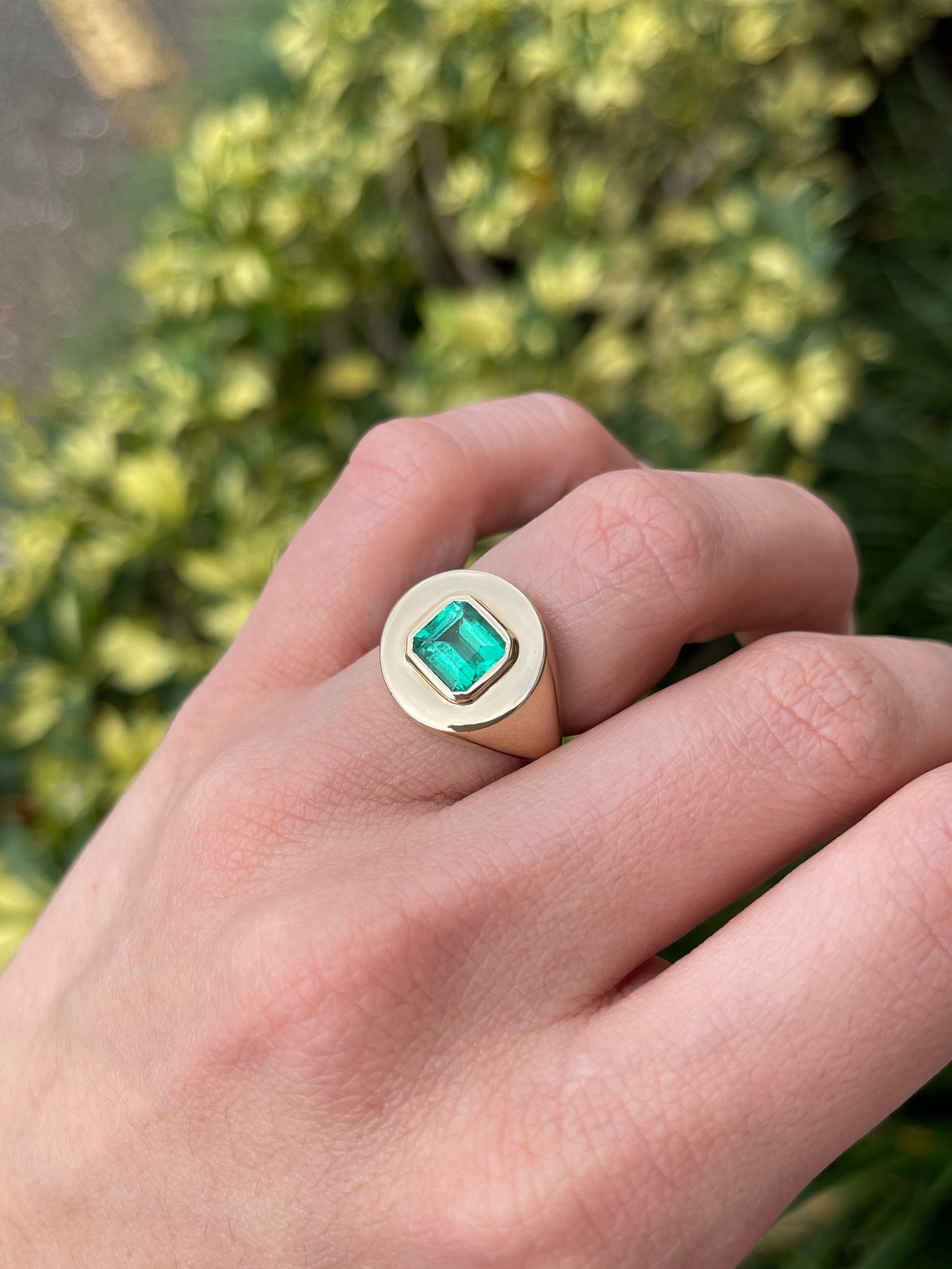 1.50cts 18K Colombian Emerald Mens Bezel Solitaire Signet Ring - JR Colombian Emeralds