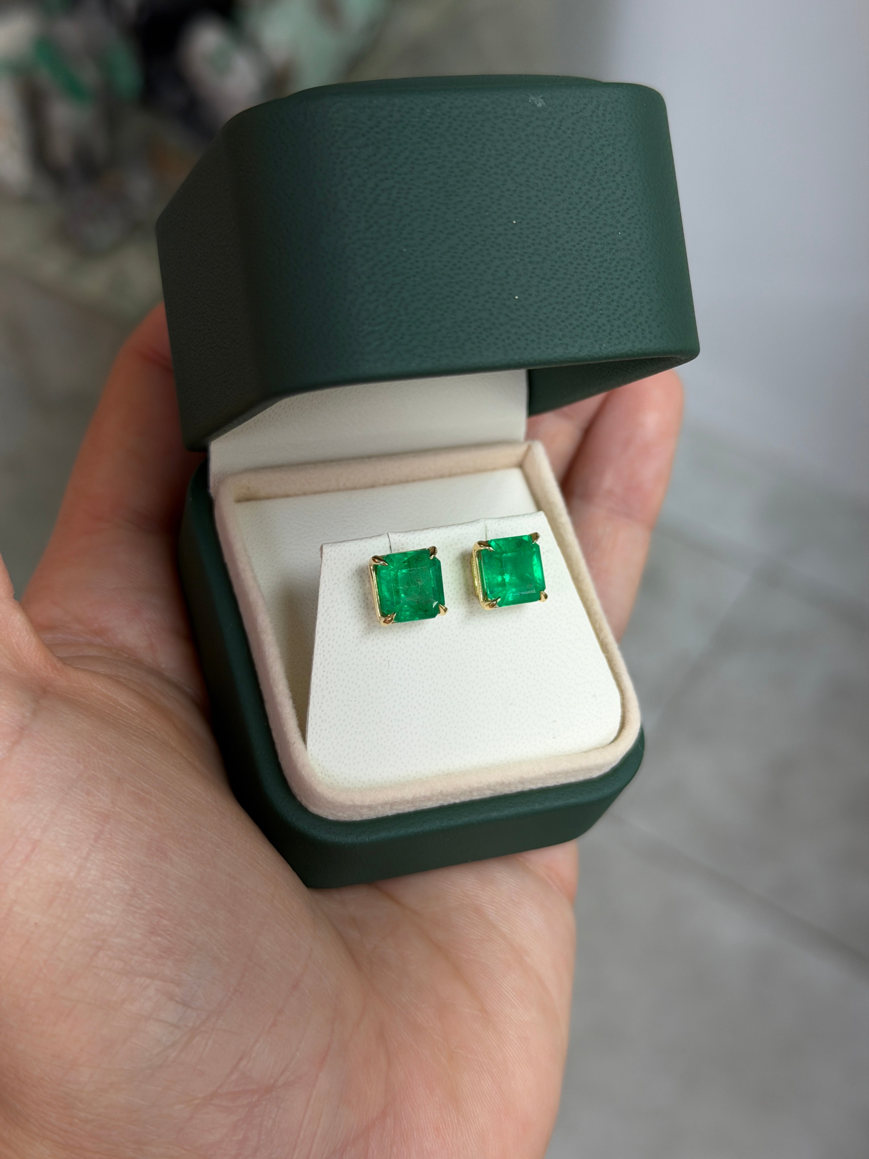 5,39 Karat, feiner kolumbianischer Smaragd im Asscher-Schliff aus Muzo, grün, Ohrstecker, 18 Karat