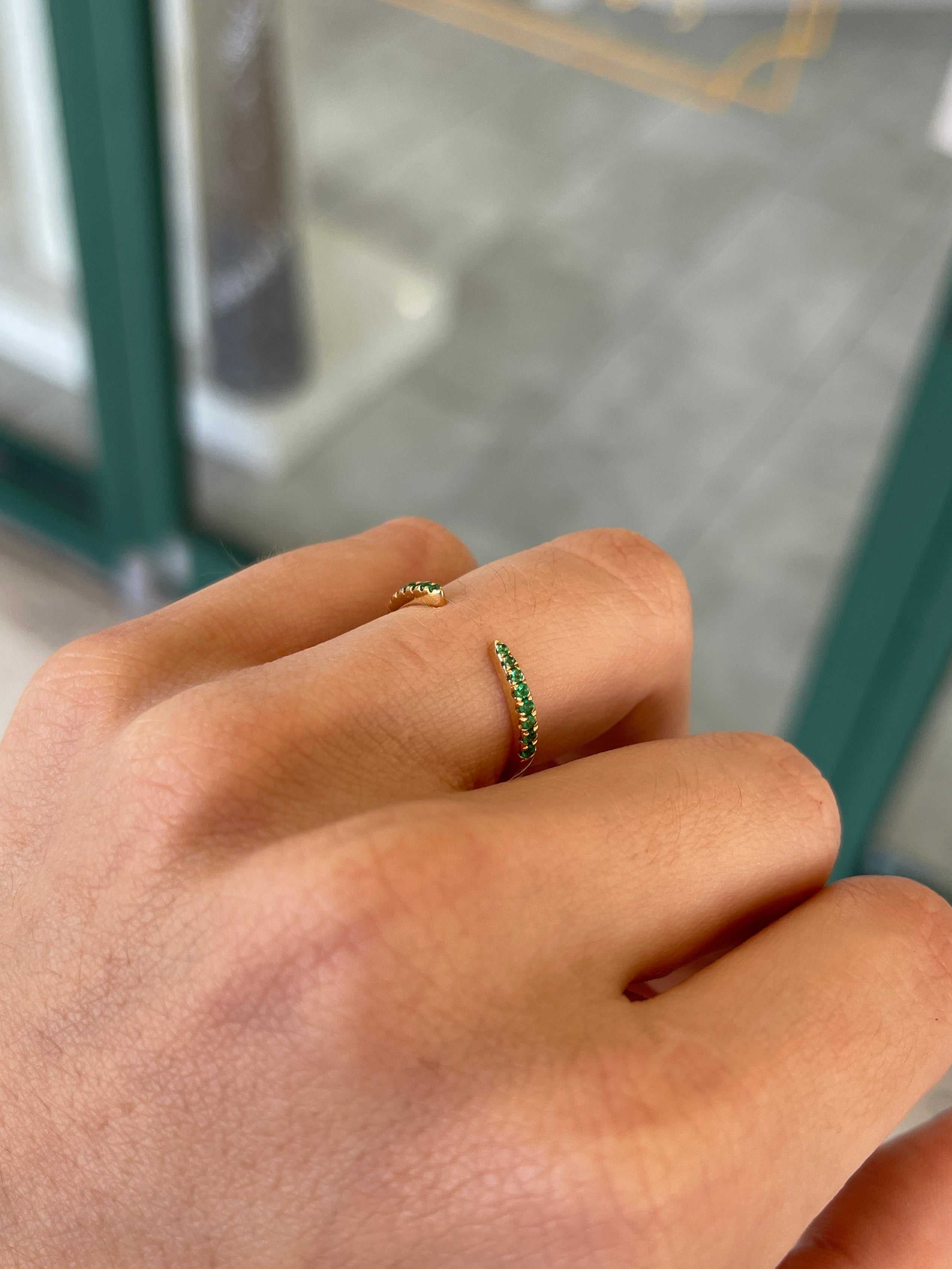 0.40tcw Natural Emerald Round Cut French Set Ultra Stackable Wedding Band 18K - JR Colombian Emeralds