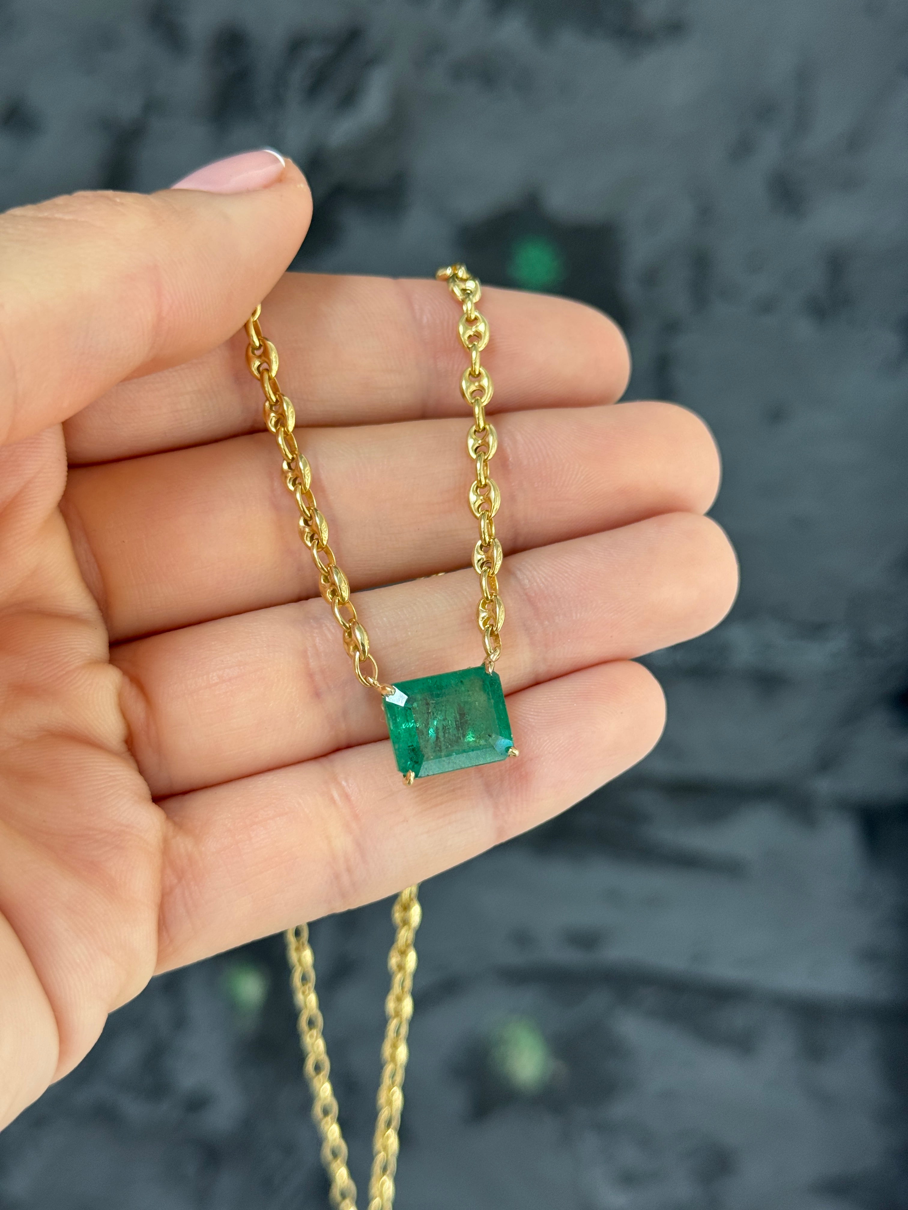 7.30 carat east-west emerald Gucci link necklace, 20 inches, solid 14K gold, from JR Colombian Emeralds, detailed jewelry image.