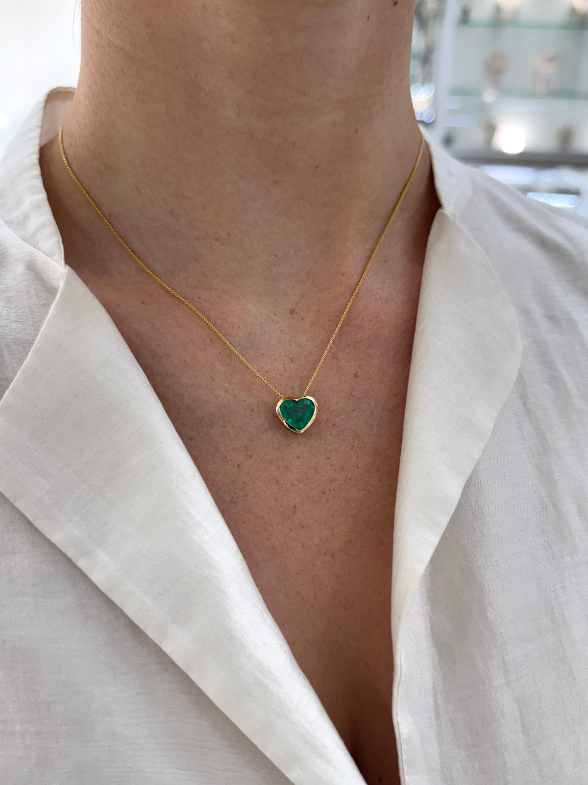 2.72ct 18K Colombian Emerald Heart Cut Solitaire Necklace