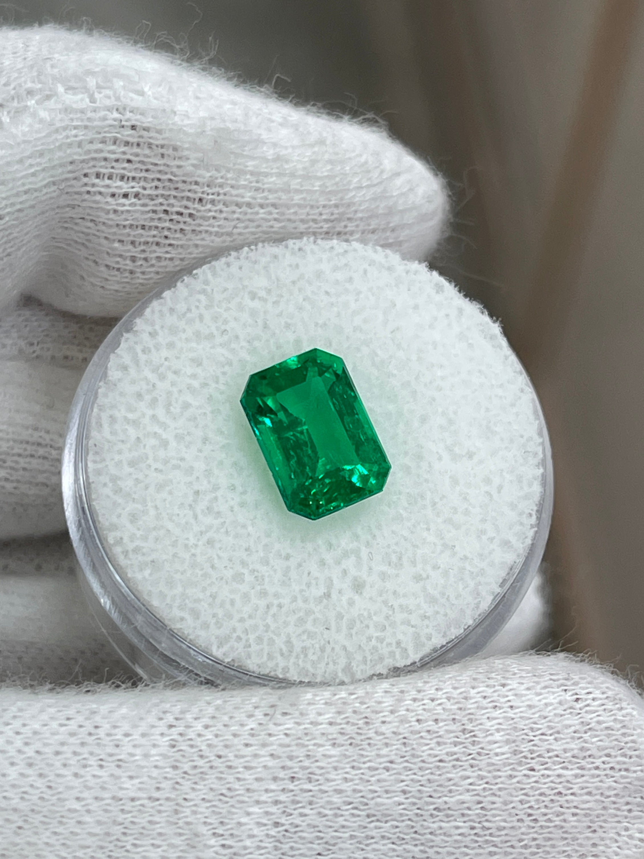 2.56 Carat AAA+ 9.5x7 Minor Oil Vivid Green Natural Loose Colombian Emerald- Emerald Cut - JR Colombian Emeralds