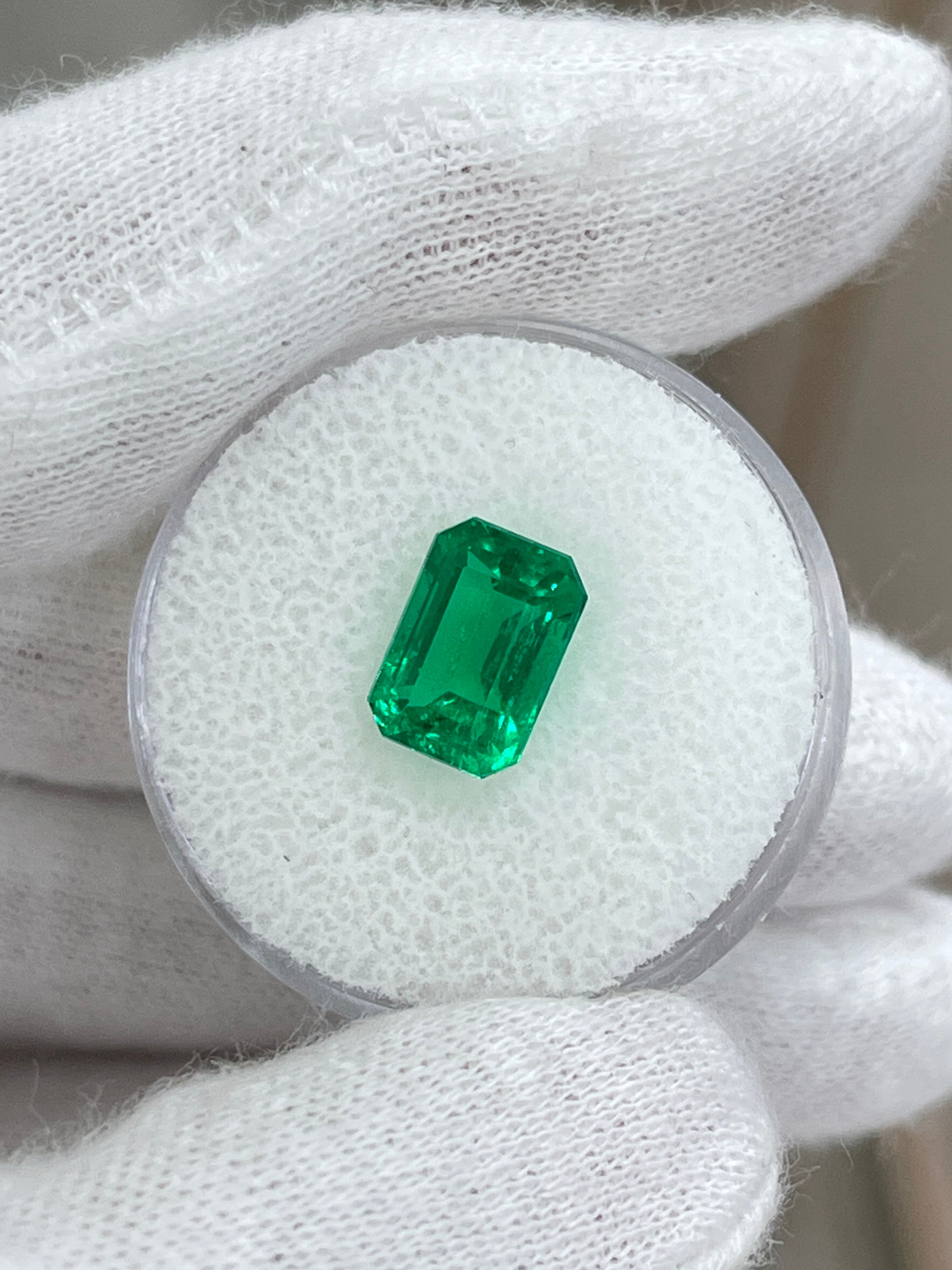 2.56 Carat AAA+ 9.5x7 Minor Oil Vivid Green Natural Loose Colombian Emerald- Emerald Cut - JR Colombian Emeralds