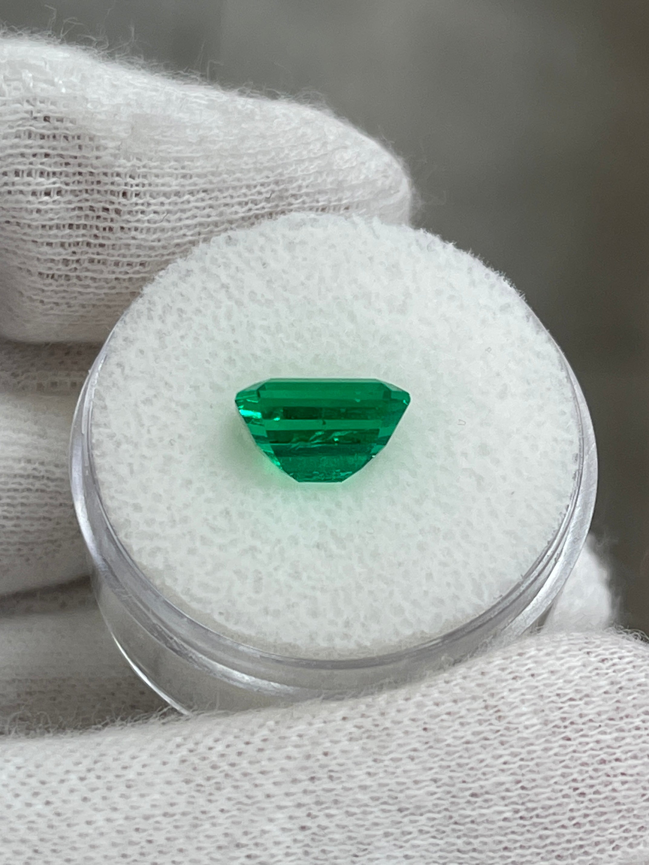 2.56 Carat AAA+ 9.5x7 Minor Oil Vivid Green Natural Loose Colombian Emerald- Emerald Cut - JR Colombian Emeralds