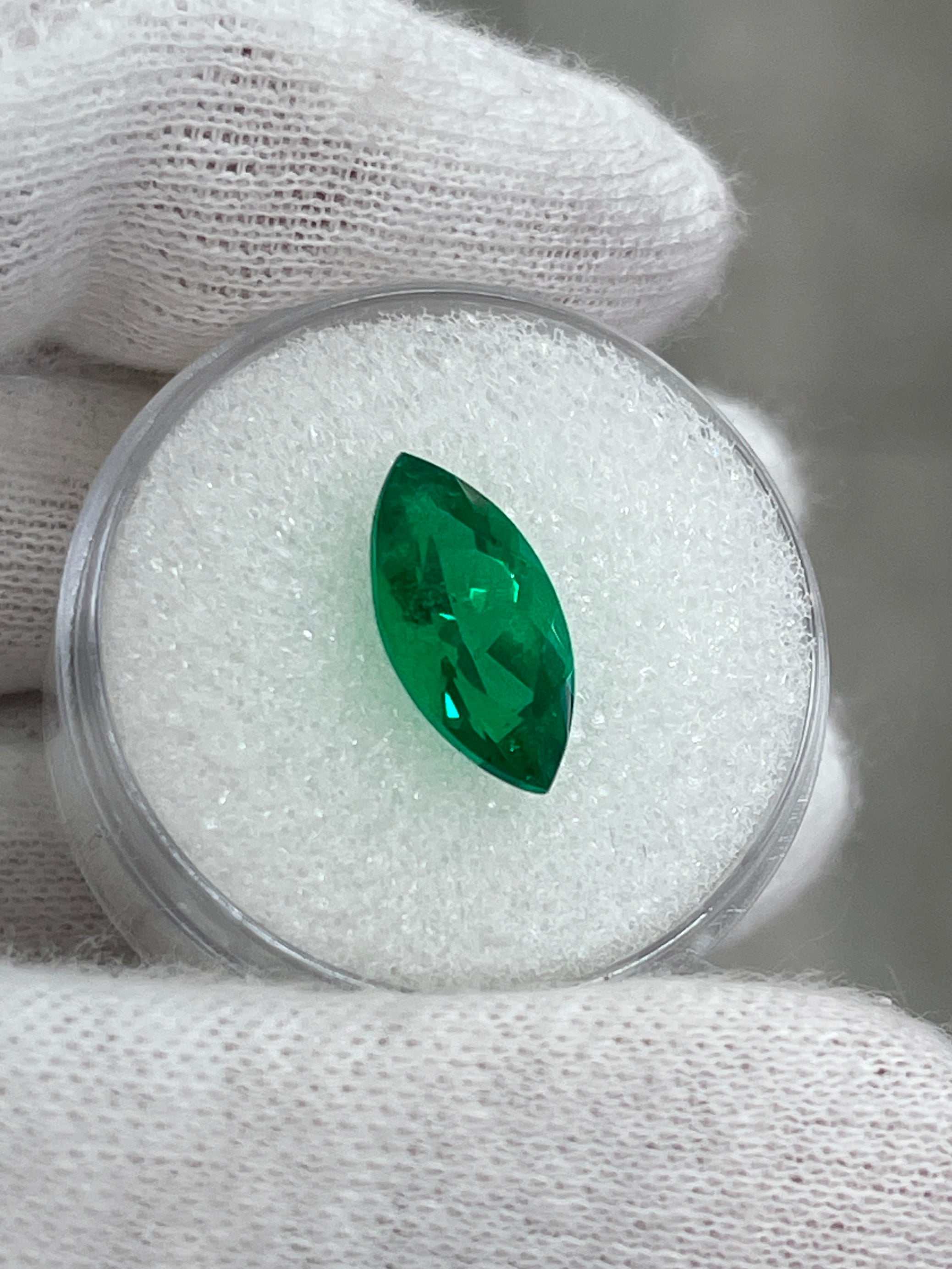2.75cts 14x7 AAA+ Natural Colombian Green Emerald Marquise Cut - JR Colombian Emeralds