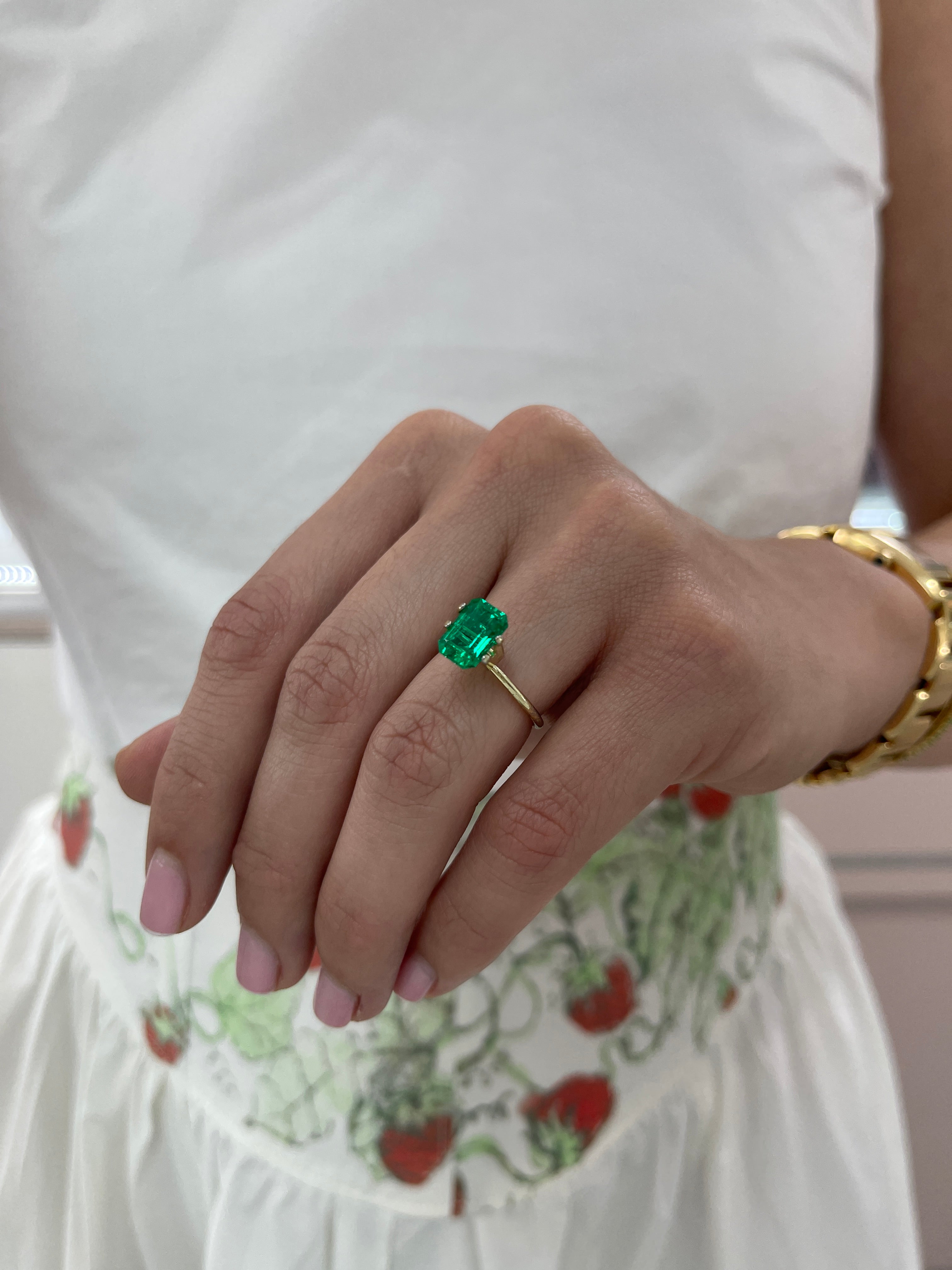 2.56 Carat AAA+ 9.5x7 Minor Oil Vivid Green Natural Loose Colombian Emerald- Emerald Cut - JR Colombian Emeralds