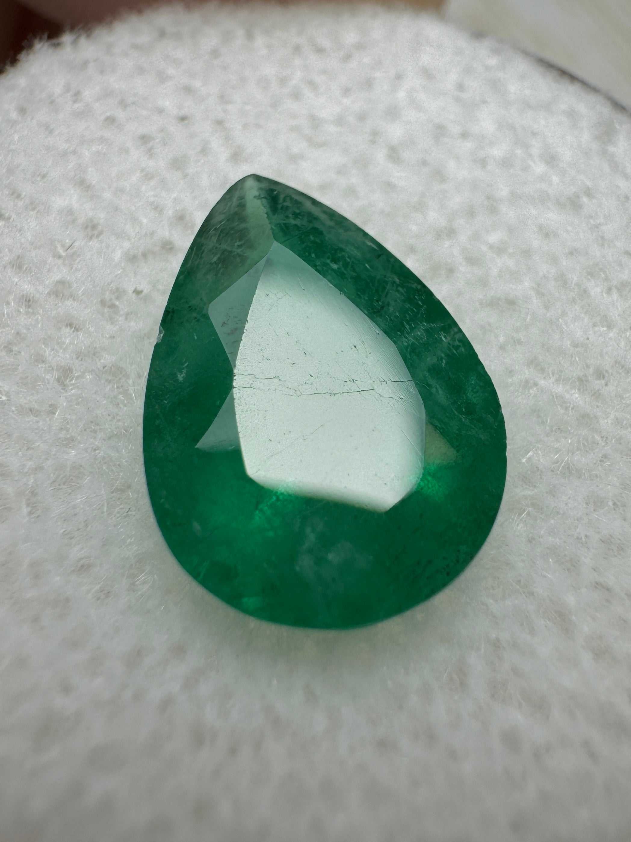 Émeraude colombienne naturelle de 2,70 carats, de couleur vert foncé, en taille poire - JR Colombian Emeralds
