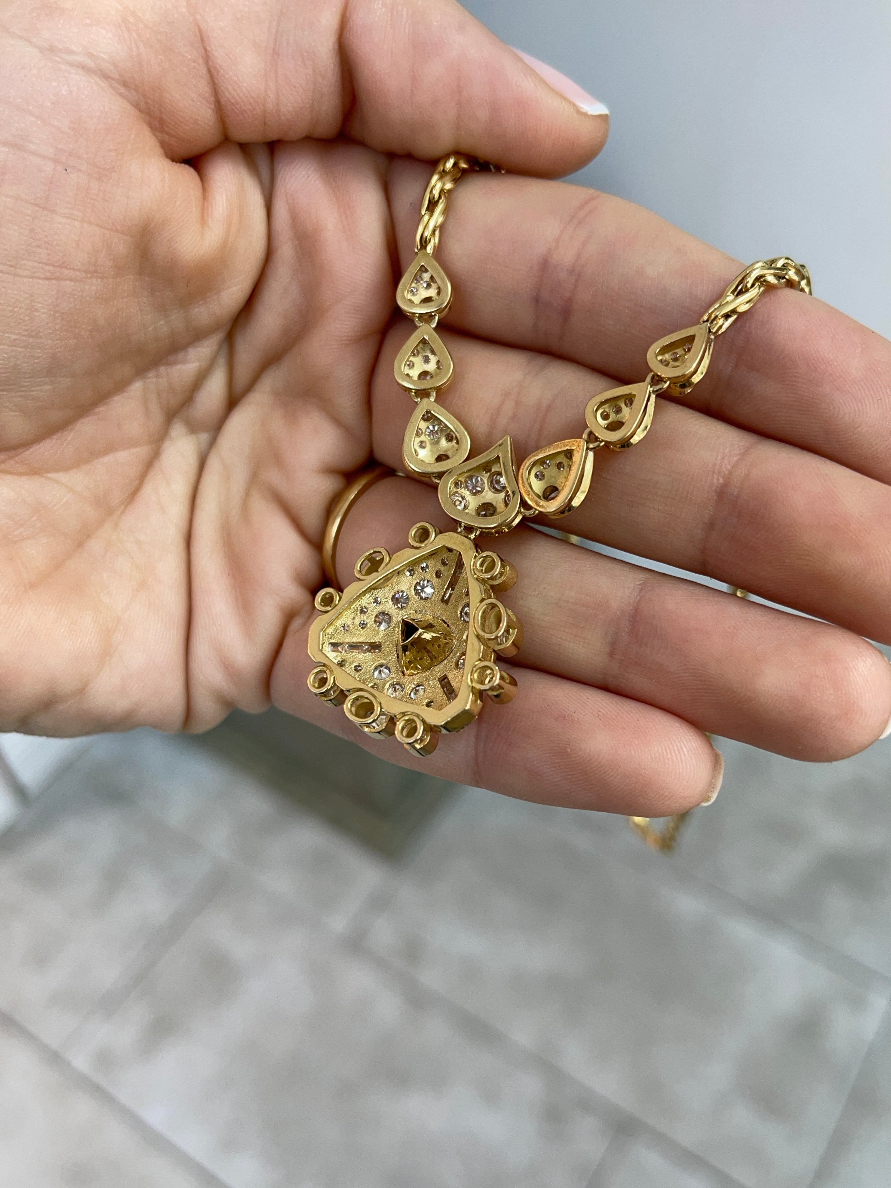 Vintage 1980s Colombian Emerald & Diamond Necklace 18K Gold – 6.28 TCW Trillion-Cut AAA Natural Emerald - JR Colombian Emeralds