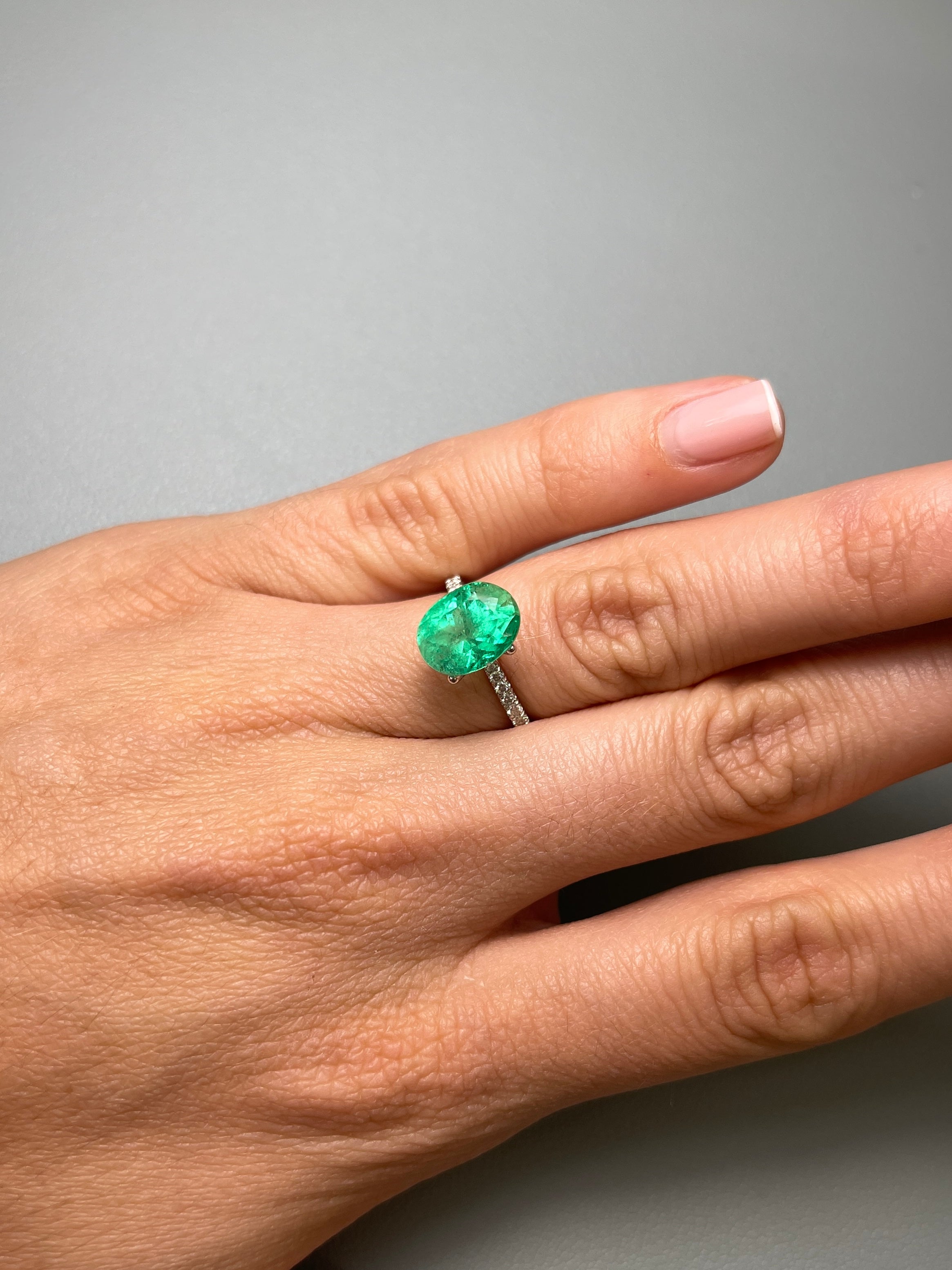 4.03 Carat 11x8 Pure Green Loose Colombian Emerald-Oval Cut - JR Colombian Emeralds