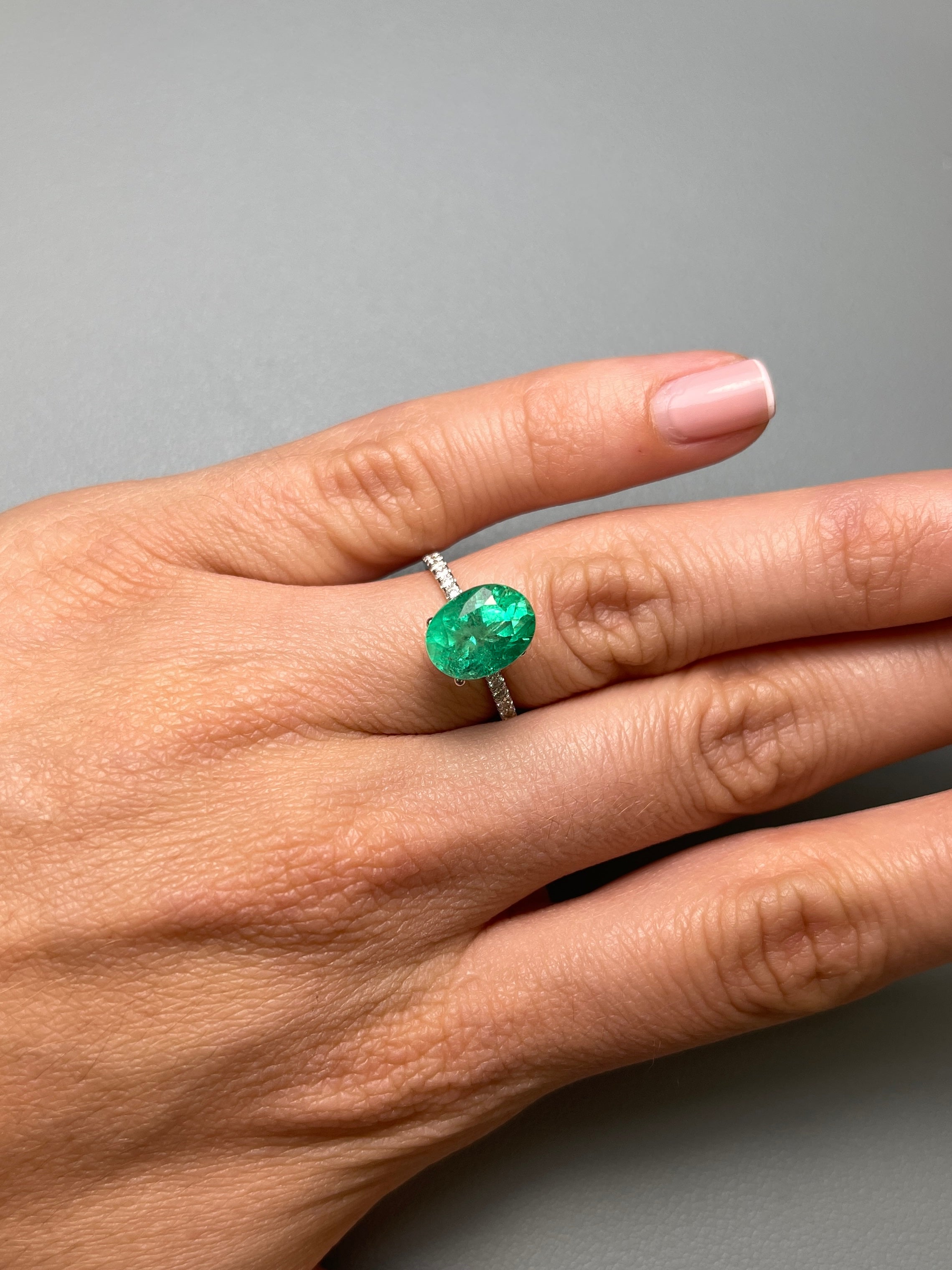 4.03 Carat 11x8 Pure Green Loose Colombian Emerald-Oval Cut - JR Colombian Emeralds