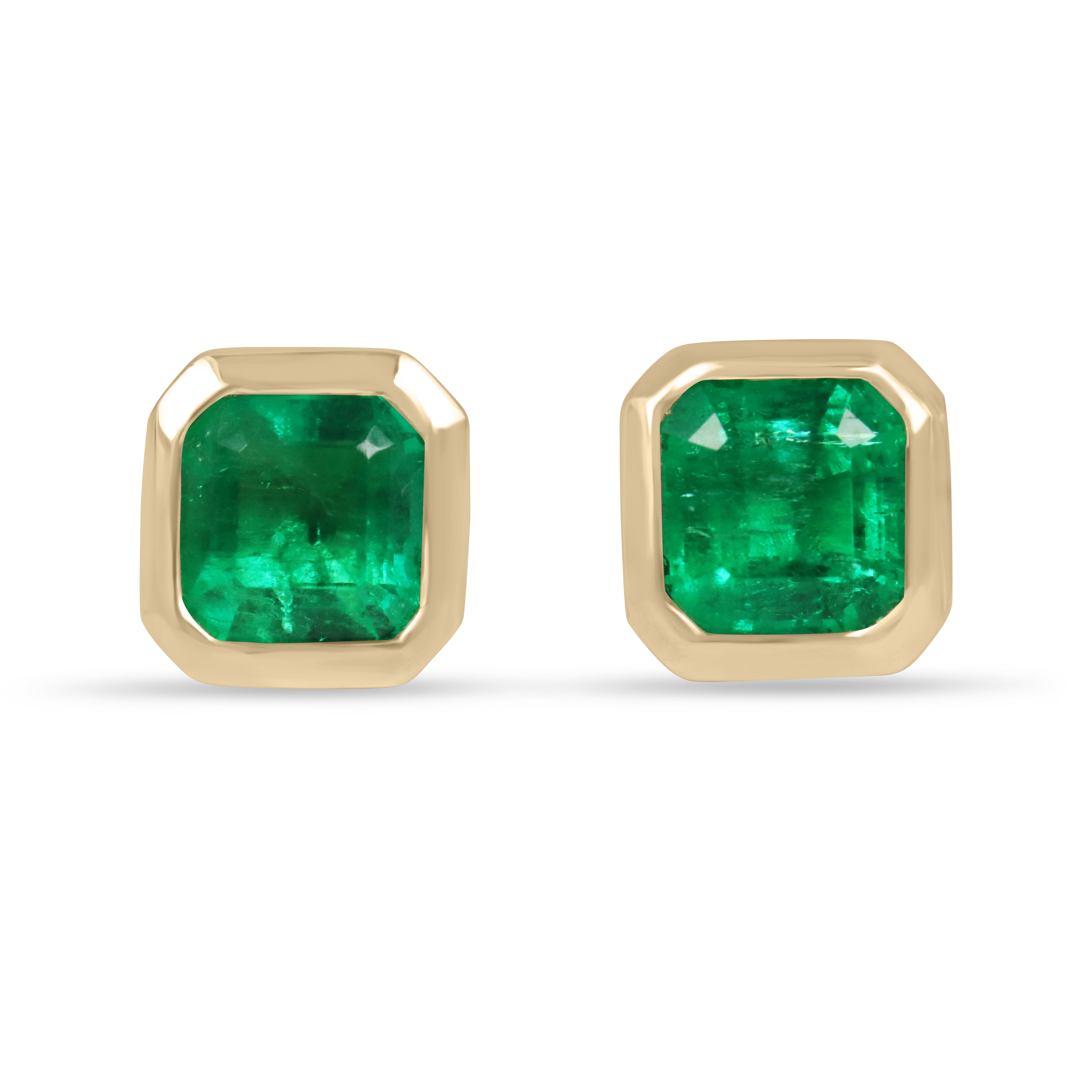 2,19 Karat, feiner, gelblich-grüner kolumbianischer Smaragd im Asscher-Schliff, Ohrstecker mit Zargenfassung, 18 Karat