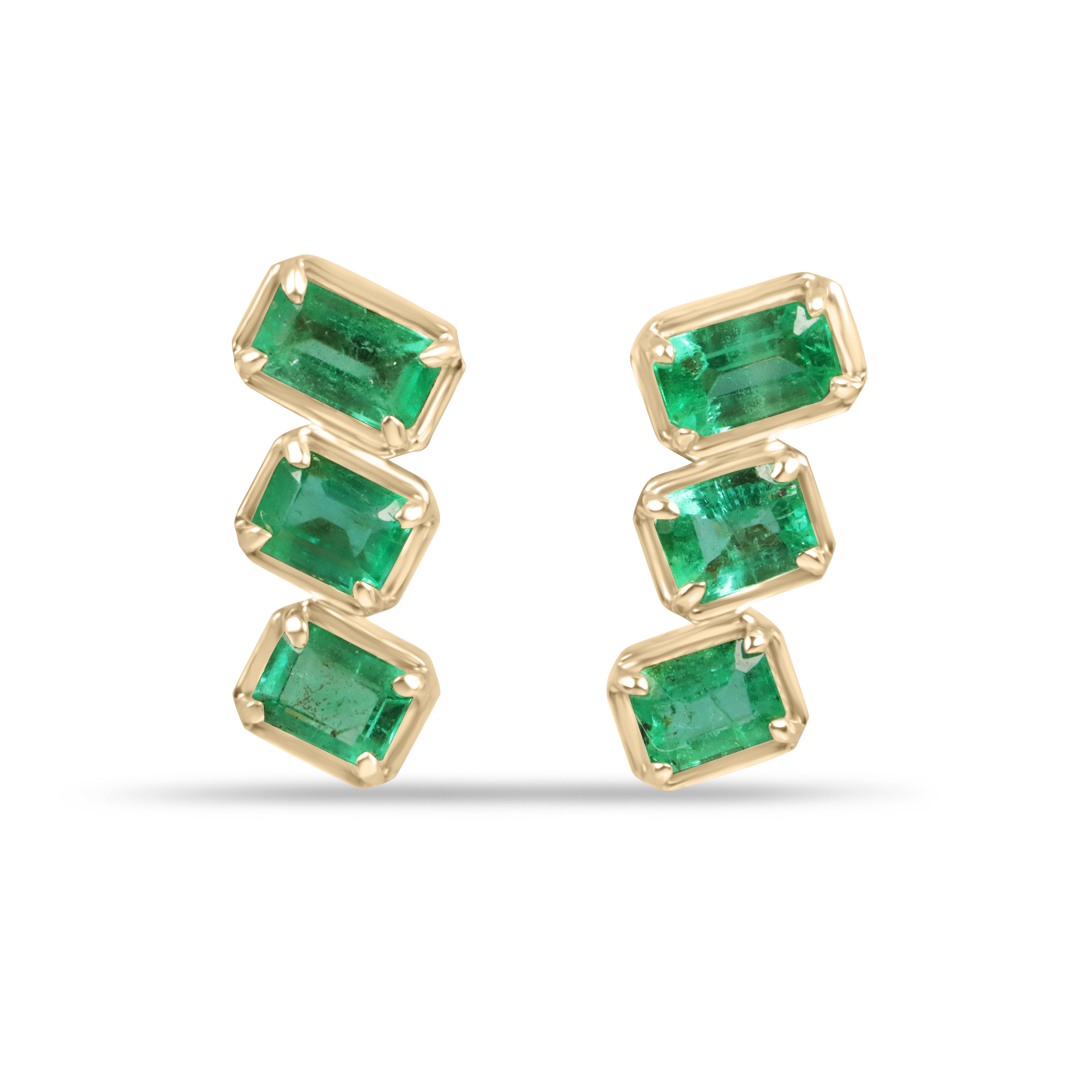 Boucles d'oreilles clous en forme d'escalier, émeraudes taille émeraude, 1,54 carat au total, or 14 carats