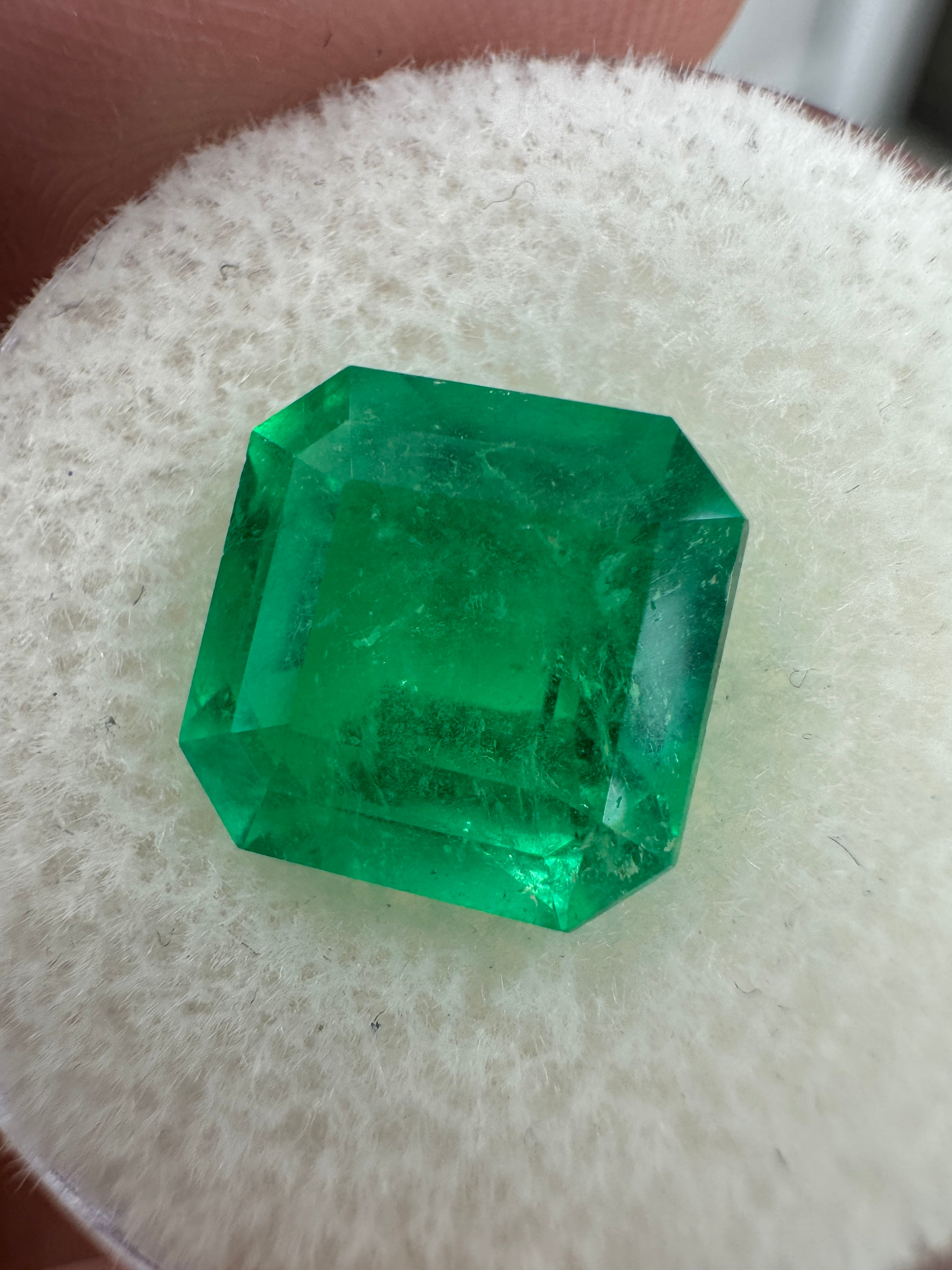 Loose 4.35 carat Colombian emerald in 10x10 mm Asscher cut with Kryptonite glow, from JR Colombian Emeralds.