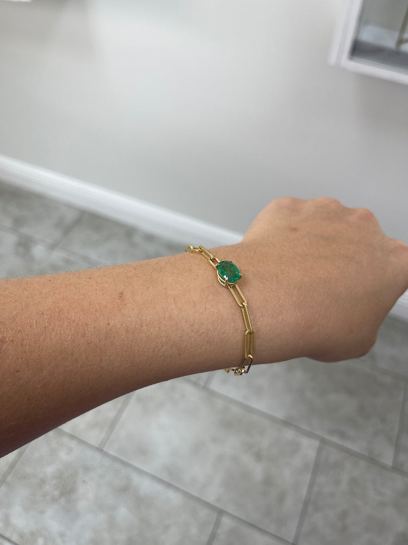 Colombian Emerald bracelet with 2.65ct oval cut natural emerald in 14K gold, featuring a paperclip design and four-prong setting.