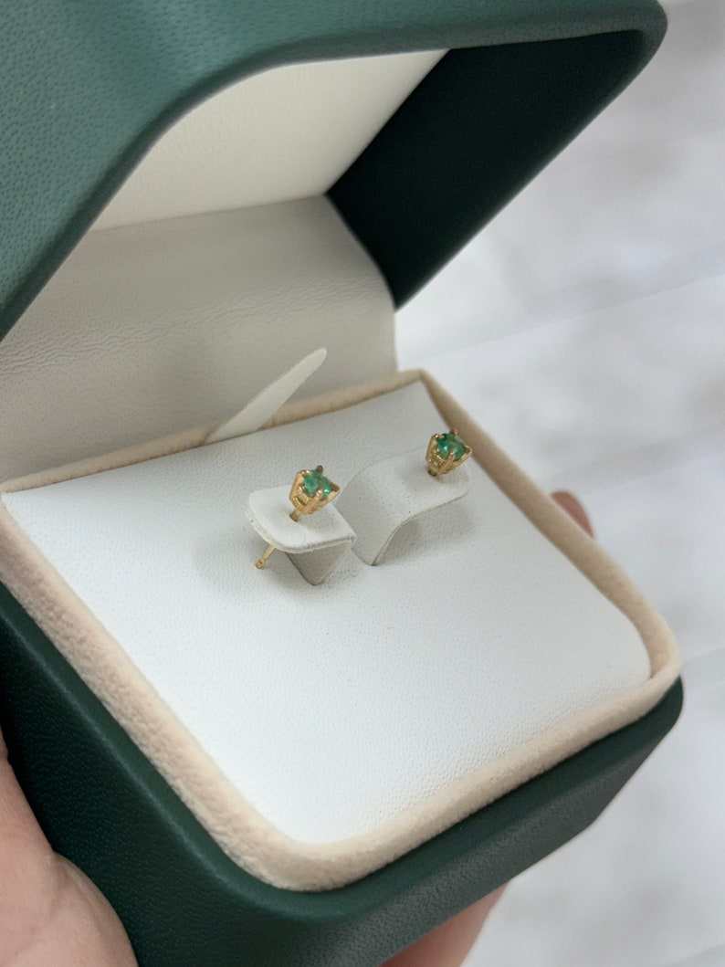 0.30tcw Natural Round Cut Emerald Baby Petite Claw Prong Unisex 3.5mm