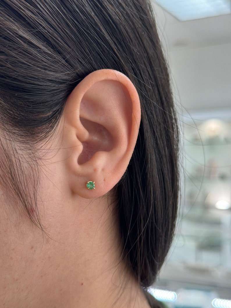 0.30tcw Natural Round Cut Emerald Baby Petite Claw Prong Unisex 3.5mm