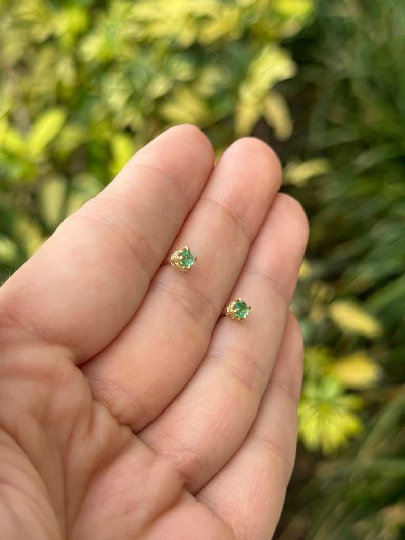 0.30tcw Natural Round Cut Emerald Baby Petite Claw Prong Unisex 3.5mm