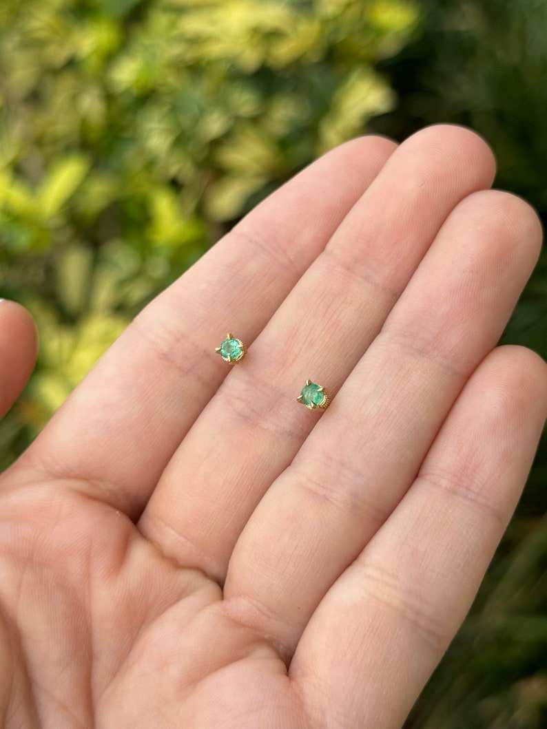 0.30tcw Natural Round Cut Emerald Baby Petite Claw Prong Unisex 3.5mm