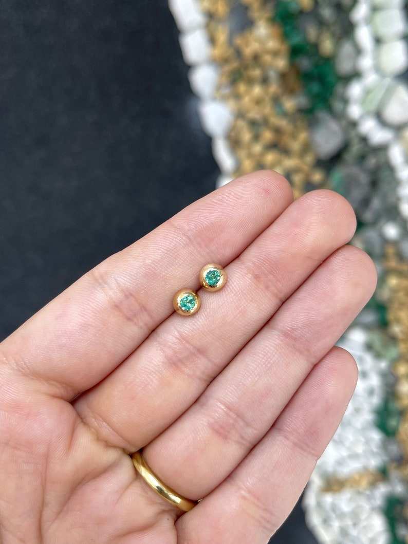0.40tcw Medium Green 3.5mm Domed Round Cut Emerald Baby Bezel Stud Ear