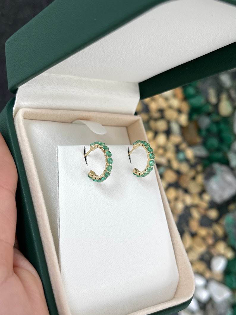 Colombian Emerald 14K yellow gold half hoop huggie earrings with 1.50tcw green round cut emeralds, prong set, elegant jewelry.