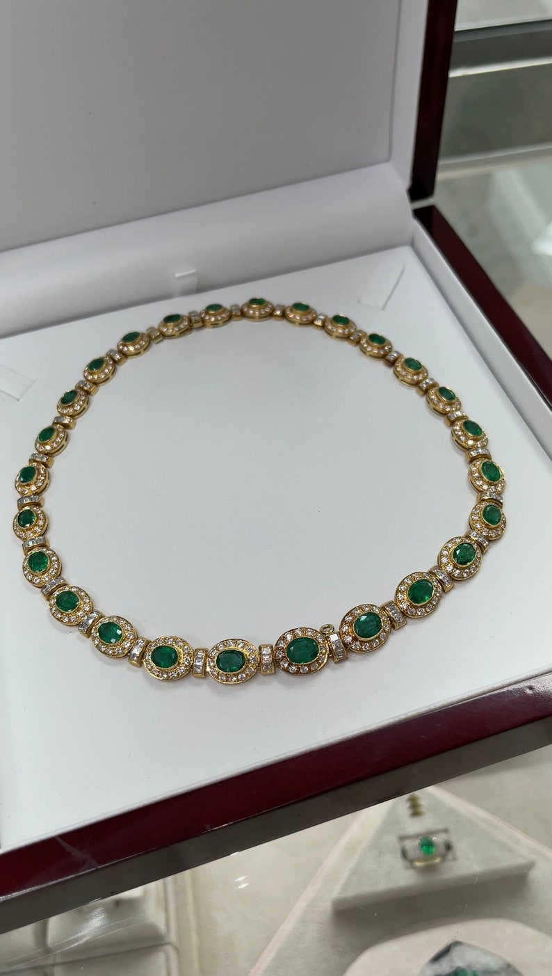 Colombian Emerald gold choker necklace with vivid green oval-cut emeralds and diamond accents in 18K gold.