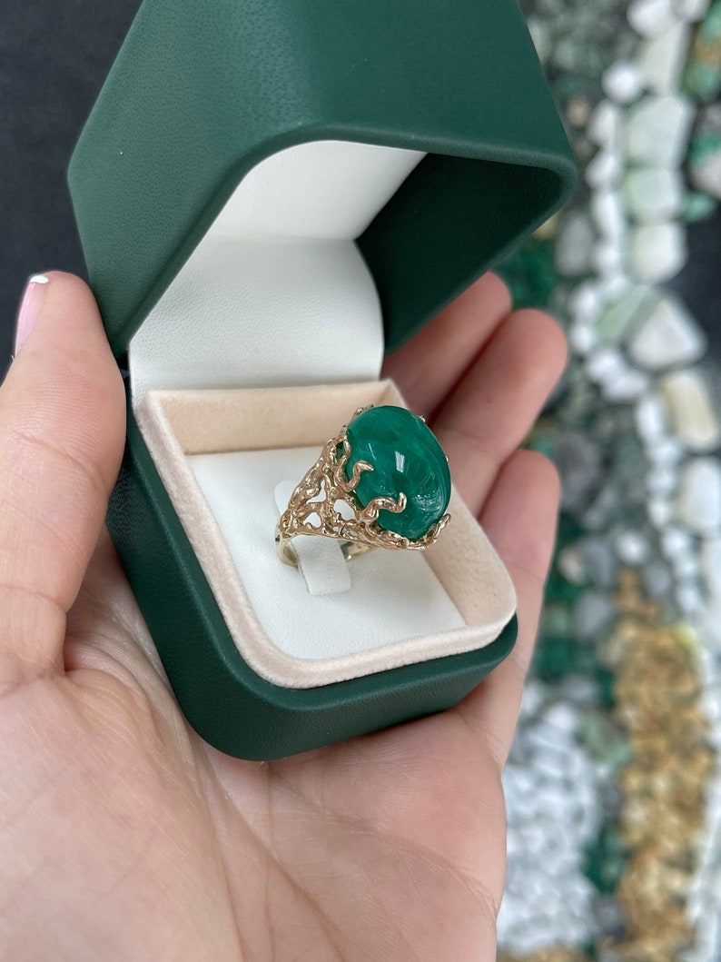 14K gold oval cut emerald solitaire unisex ring with intricate design and prong setting, featuring Colombian emerald gemstone.