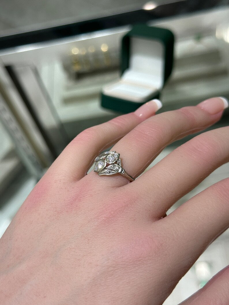 Anello Art Déco classico in oro bianco 14 carati - Gioiello vintage con diamanti a taglio rotondo dei primi anni del Novecento (0,40 carati in totale)