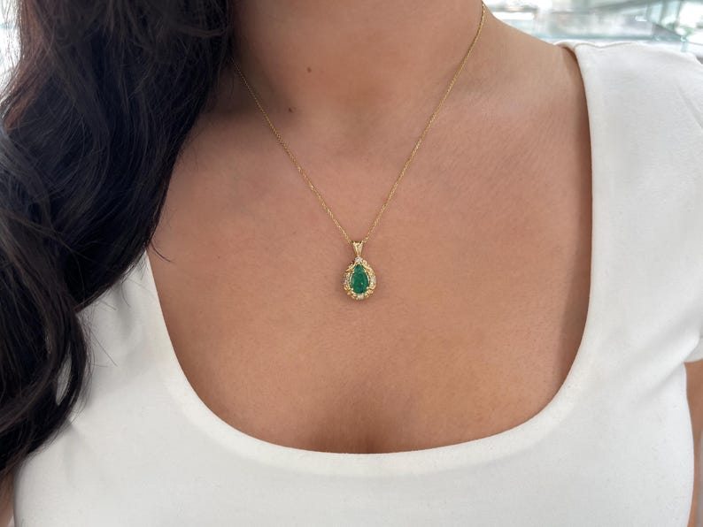 2.71tcw Teardrop Emerald & Diamond Accented Vintage Inspired Fairytale Pendant - JR Colombian Emeralds