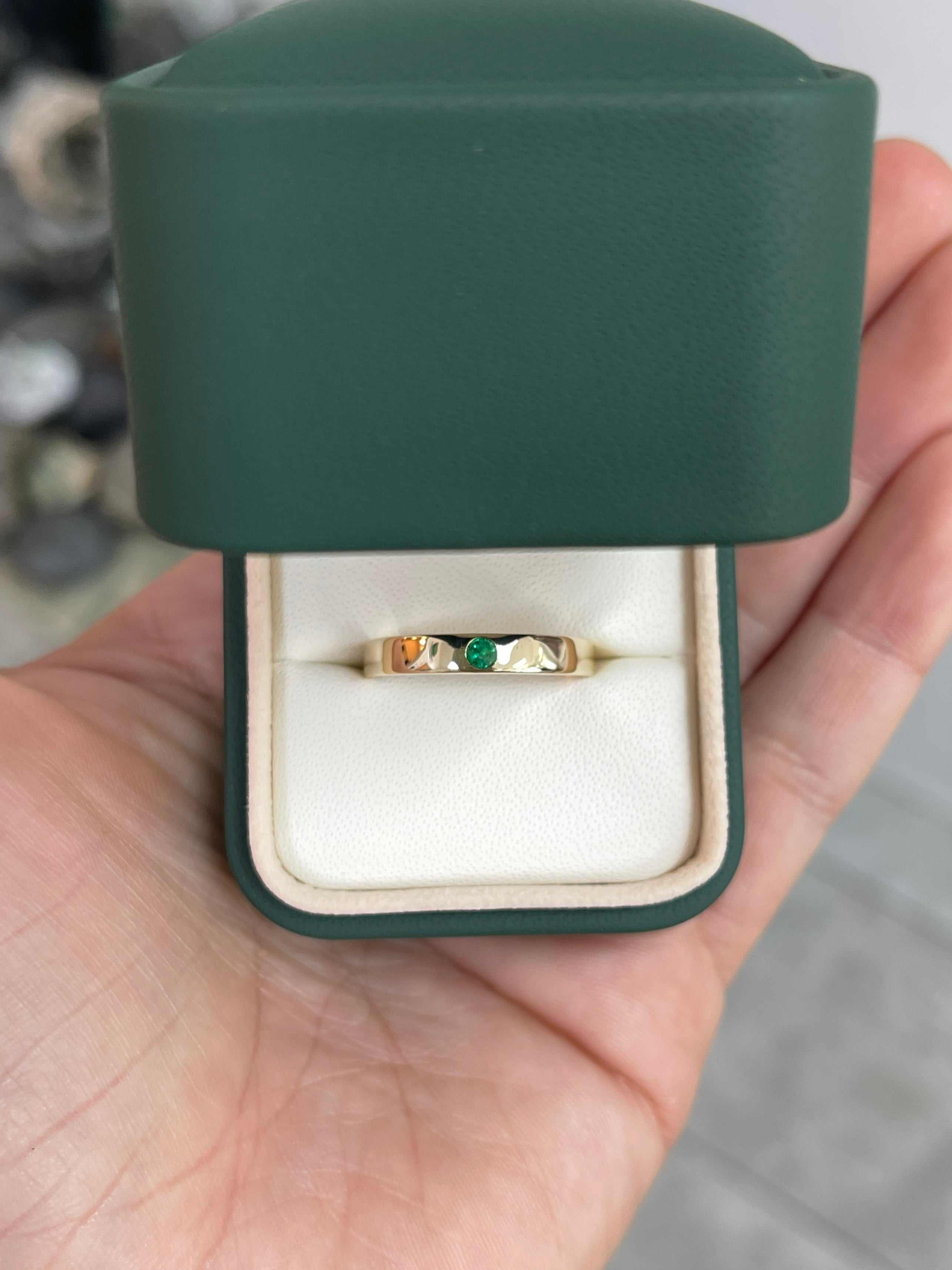 0.10 Carat Solitaire Round 4mm Emerald Pinky Band Ring 14K - JR Colombian Emeralds