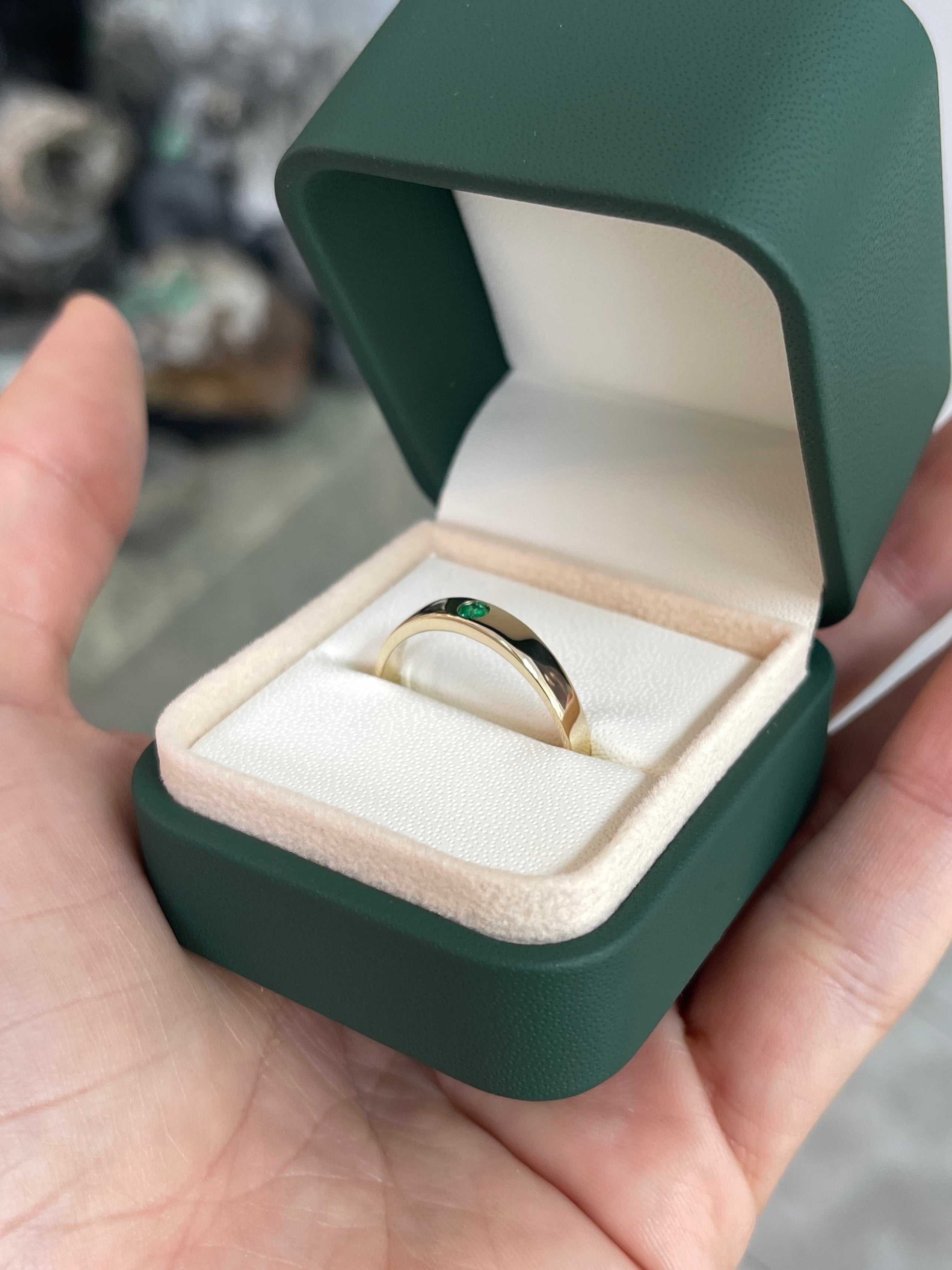 0.10 Carat Solitaire Round 4mm Emerald Pinky Band Ring 14K - JR Colombian Emeralds