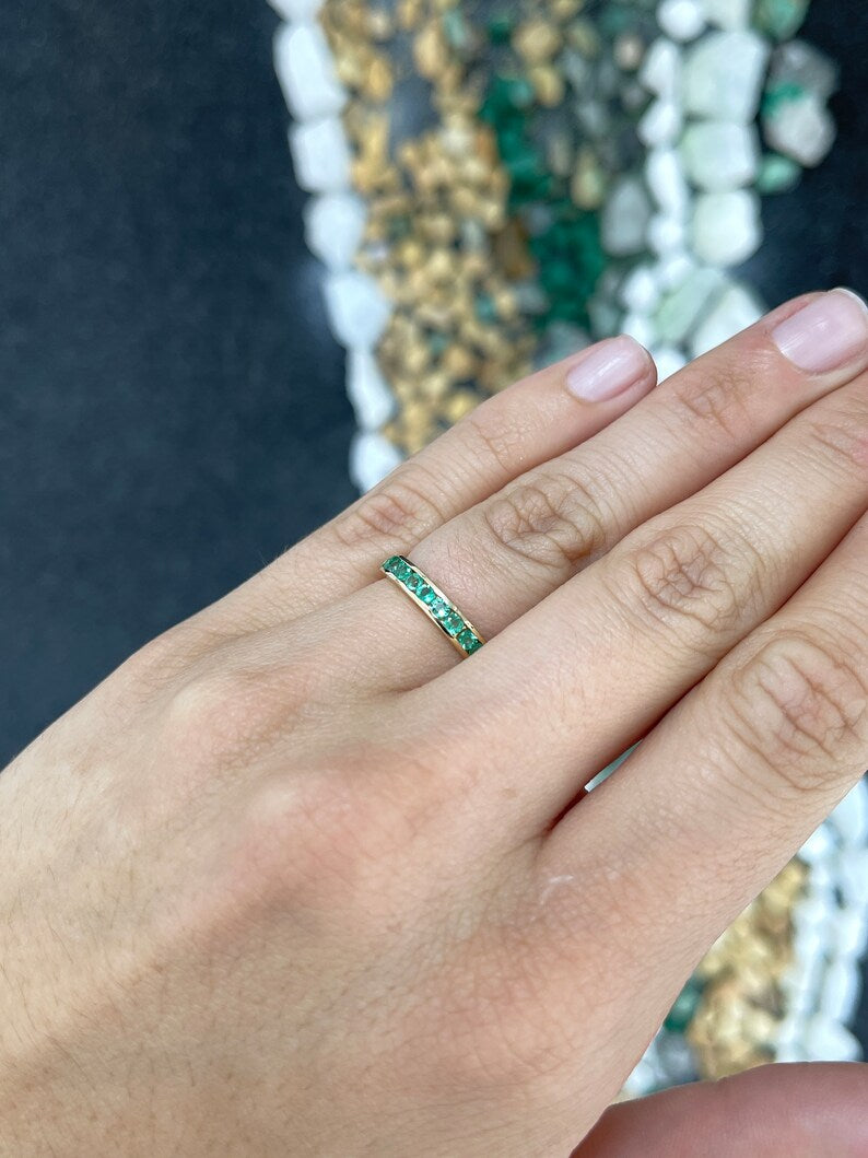 Unisex 14K green emerald ring with 0.80tcw round cut medium green emerald gemstone, showcasing a stylish band.