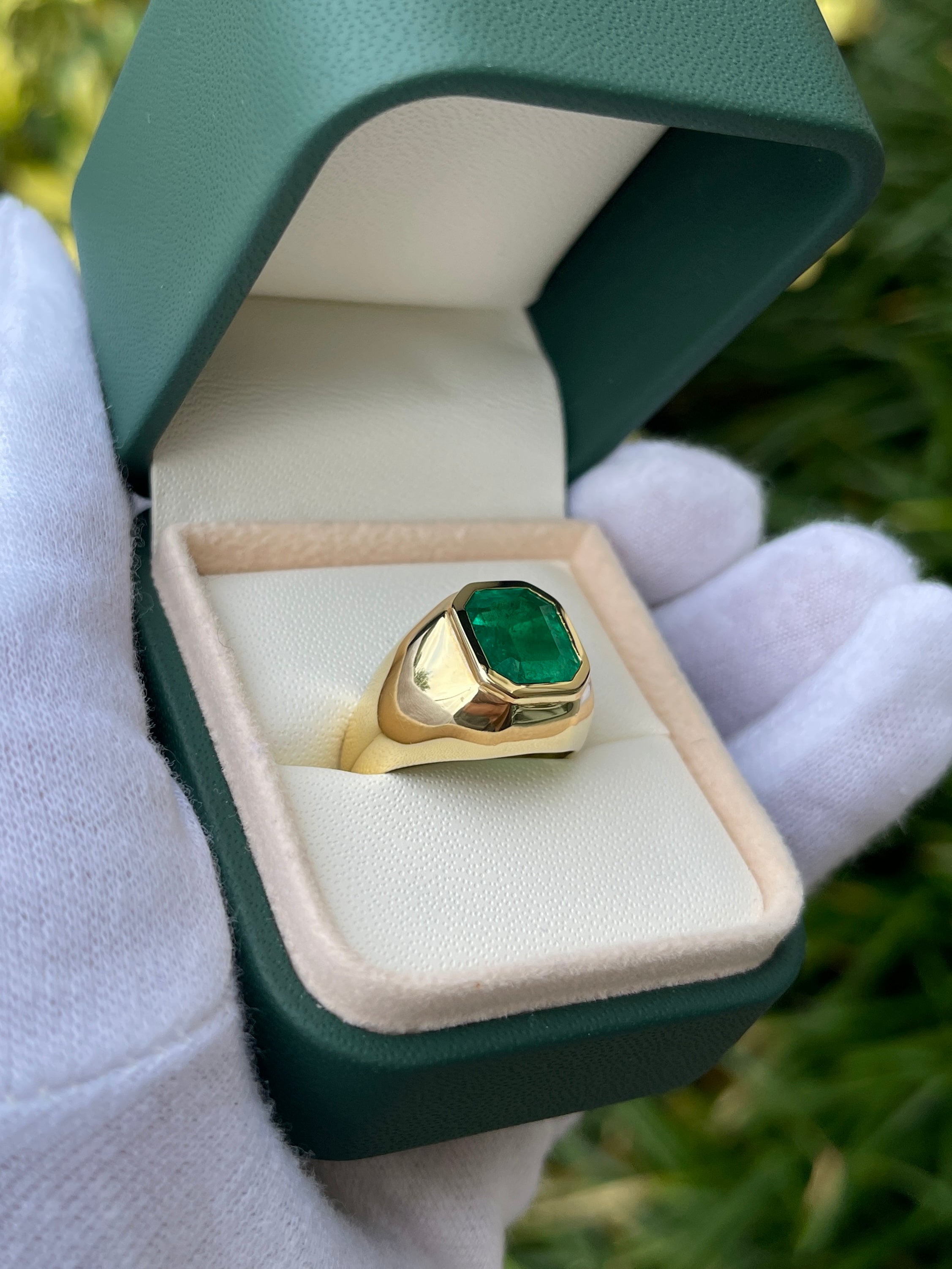 2.90ct 18K Men's Chunky Vivid Dark Green Colombian Emerald Cut Unisex Solitaire Gold Ring - JR Colombian Emeralds