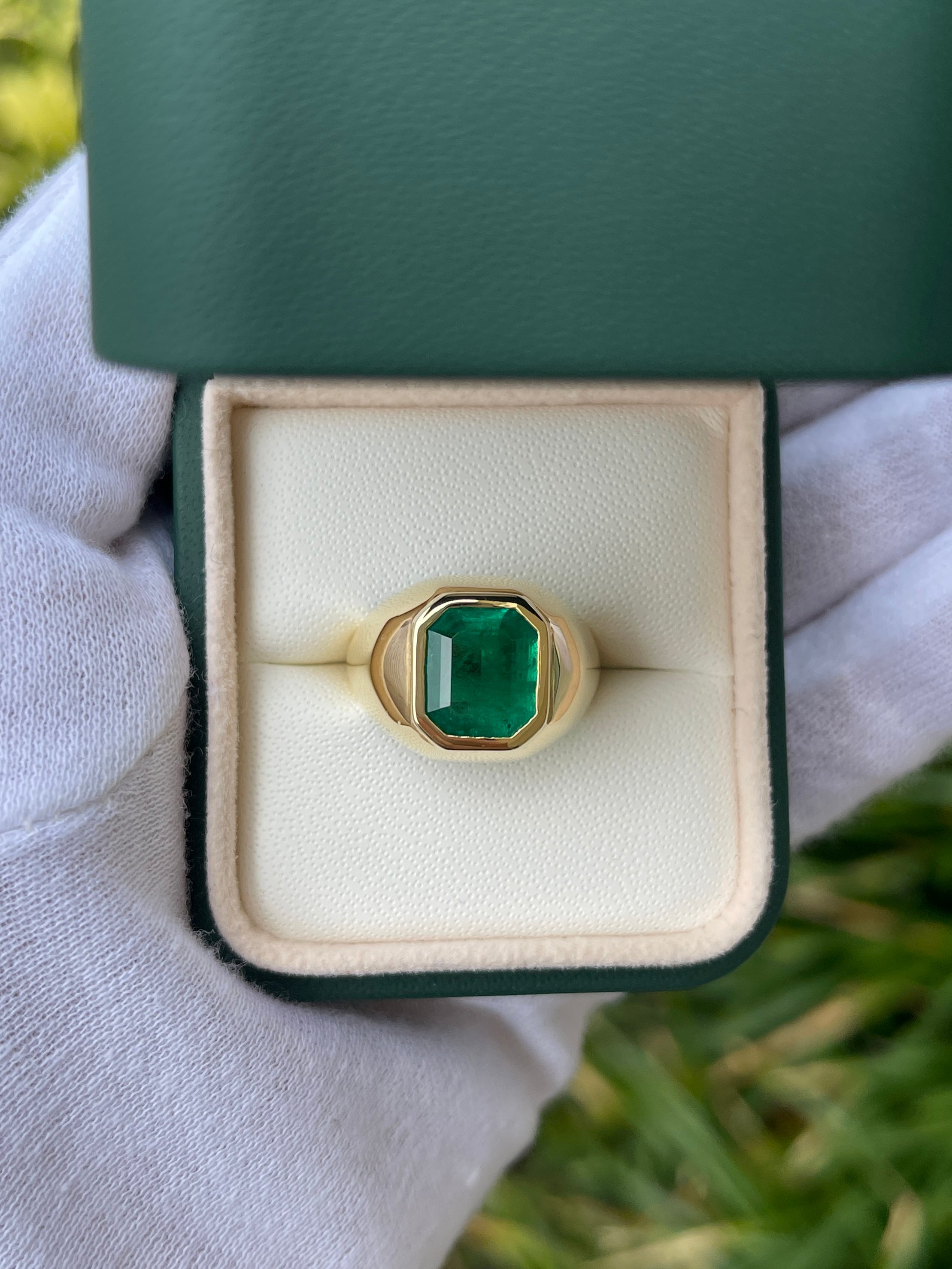 2.90ct 18K Men's Chunky Vivid Dark Green Colombian Emerald Cut Unisex Solitaire Gold Ring - JR Colombian Emeralds