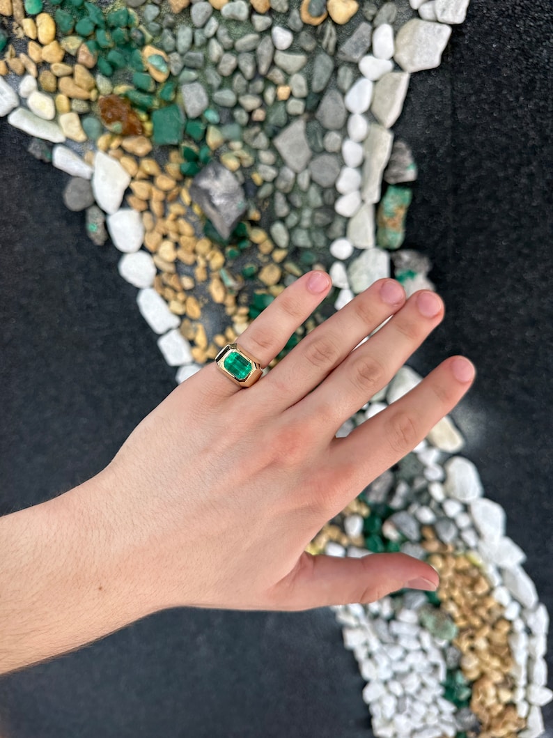 18K gold men's ring with 4.25 carat emerald-cut emerald solitaire, east-west setting, Colombian Emerald brand.