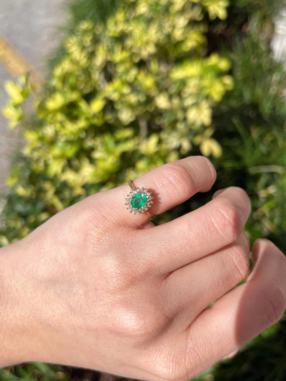 1.05ct Radiates Vivid Green Oval Emerald Halo Ring with Diamond Sparkle