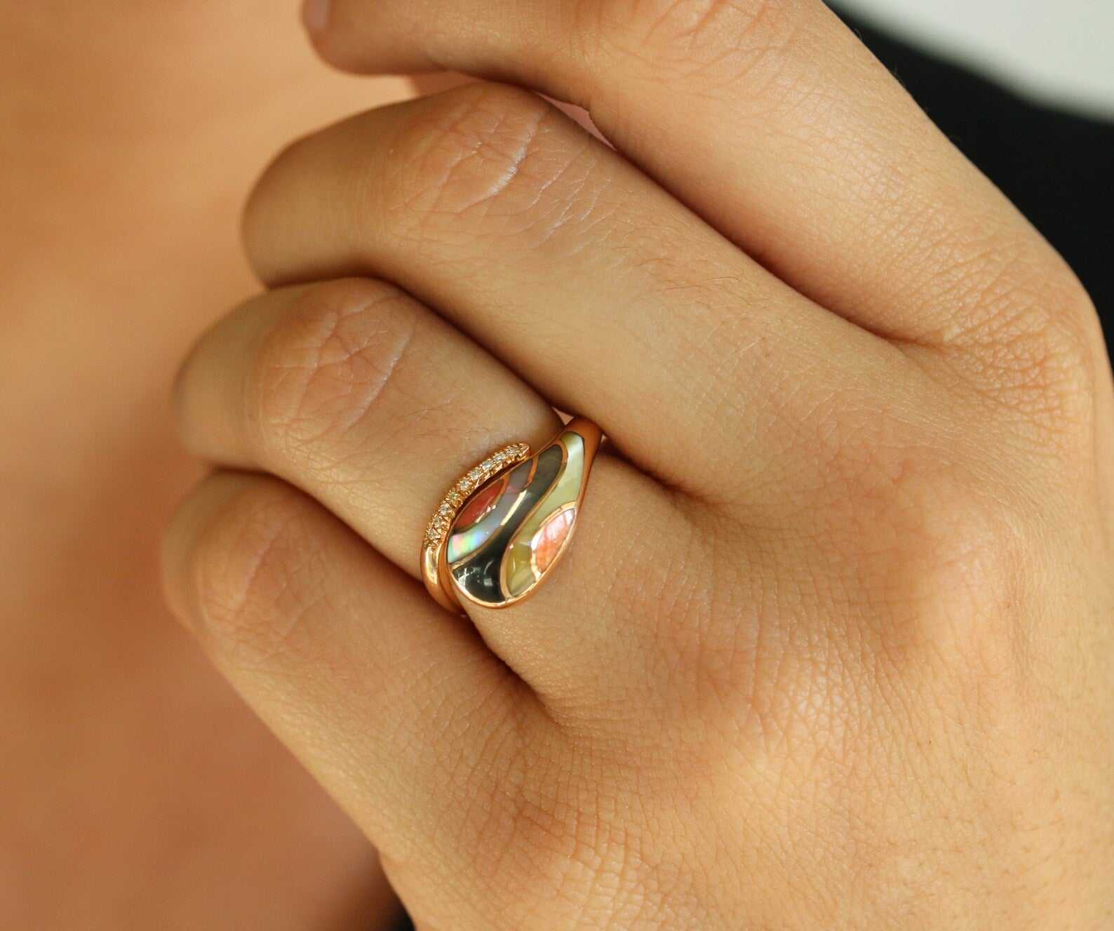 3.06tcw 18K Serpenti Mother of Pearl, Agate, & Diamond Snake Ring