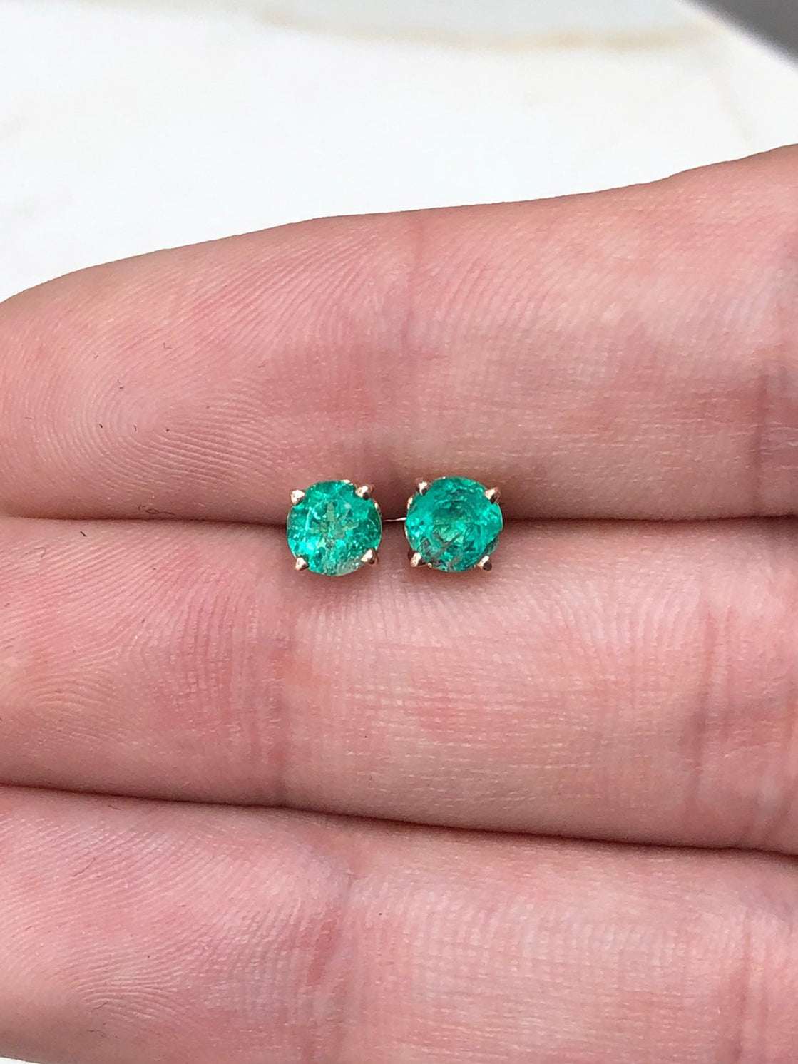 0.90tcw Round Cut Medium Deep Green Emerald Scroll Carved Stud Earrings 14K