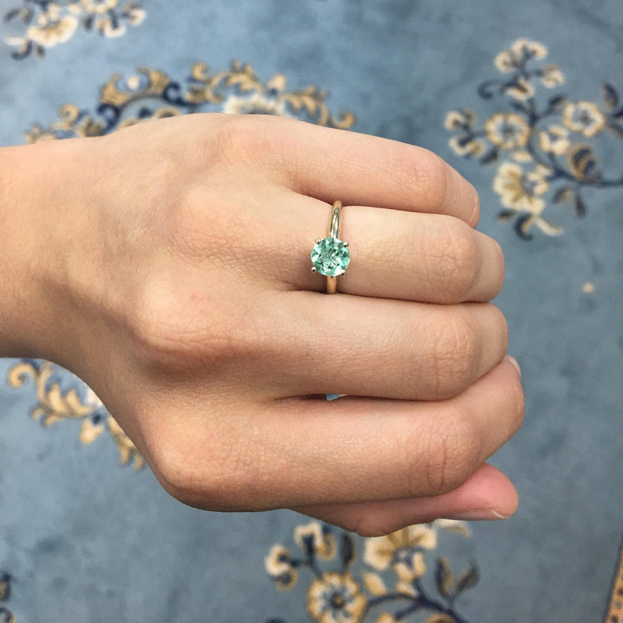 Radiant Beauty: 14K Gold Solitaire Engagement Ring with 1.0 Carat Round Cut Emerald
