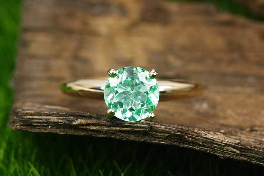 Exquisite 14K Gold Ring - 1.0 Carat Round Cut Emerald Solitaire Engagement Brilliance