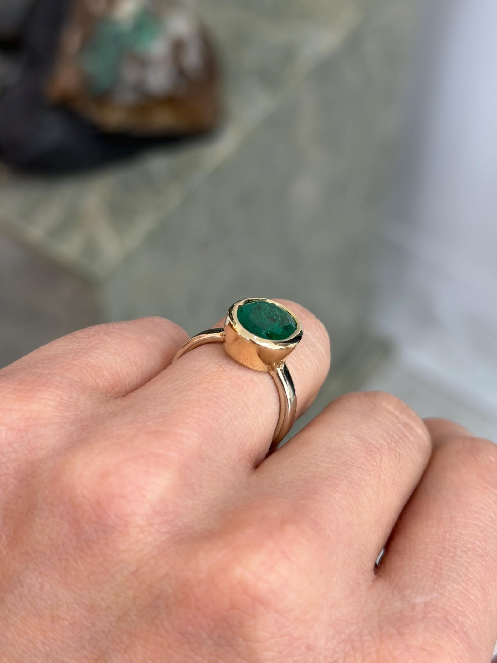 Emerald solitaire engagement ring with 3.85 carat oval cut emerald, two-toned bezel set in 585 gold by JR Colombian Emeralds