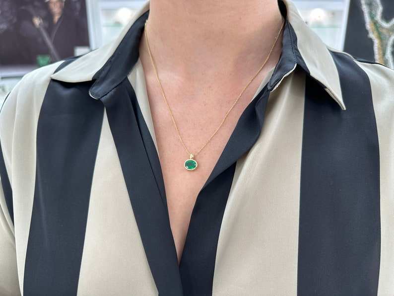 2.20ct 14K Gold Natural Rich Dark Green Oval Cut Solitaire Pendant Necklace