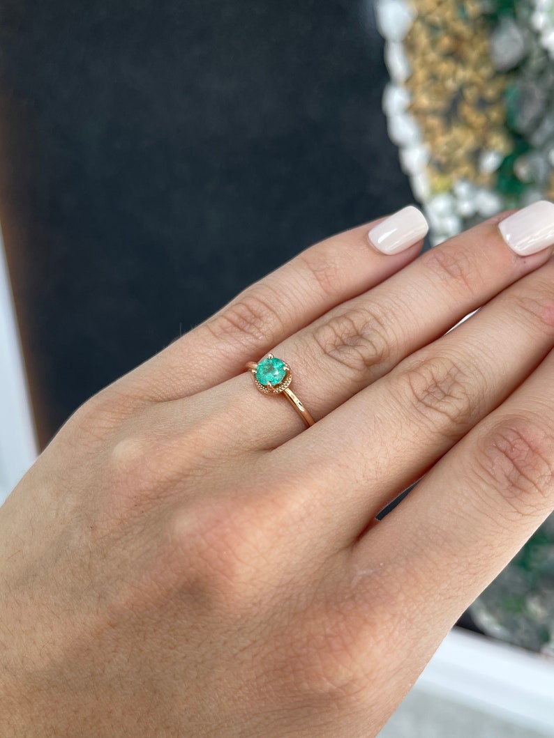 Classic Charm: Right Hand 0.90ct Round Cut Emerald Solitaire 14K Rose Gold Engagement Ring