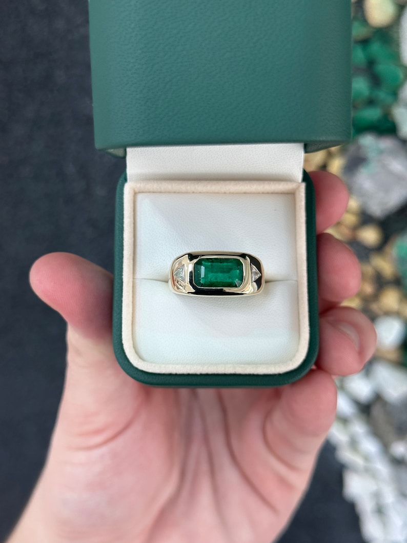 14K Gold Trillion Stone Ring Featuring Rich Forest Green Emerald - 3.75tcw
