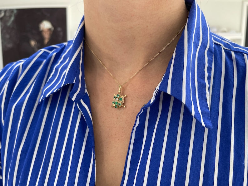 0.64tcw 14K 585 Gold Natural Medium Green Emerald Round Cut Diamond Accent Sea Turtle Pendant Necklace - JR Colombian Emeralds