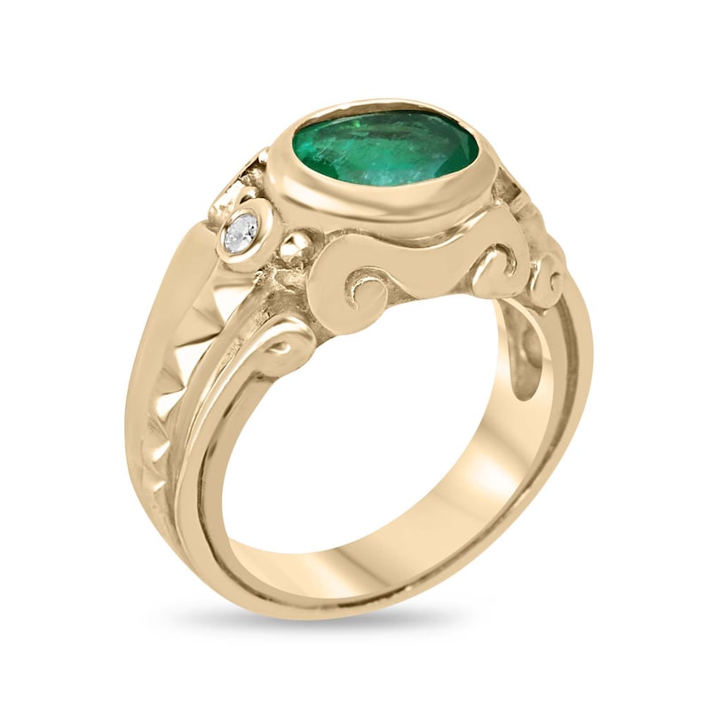 Antique 18K 750 Gold Ring Featuring 1.05tcw Rich Green Emerald and Sparkling Round Diamonds in a Three-Stone Setting