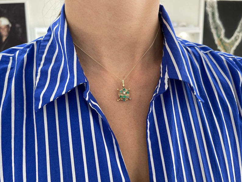 0.64tcw 14K 585 Gold Natural Medium Green Emerald Round Cut Diamond Accent Sea Turtle Pendant Necklace - JR Colombian Emeralds
