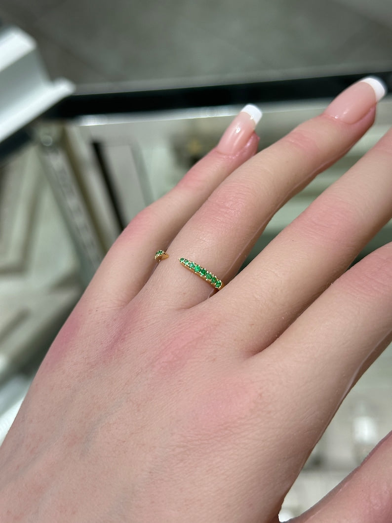 Ultra Stackable French Set Ring in 585 Gold with Custom Natural Emerald - 0.40 Carats